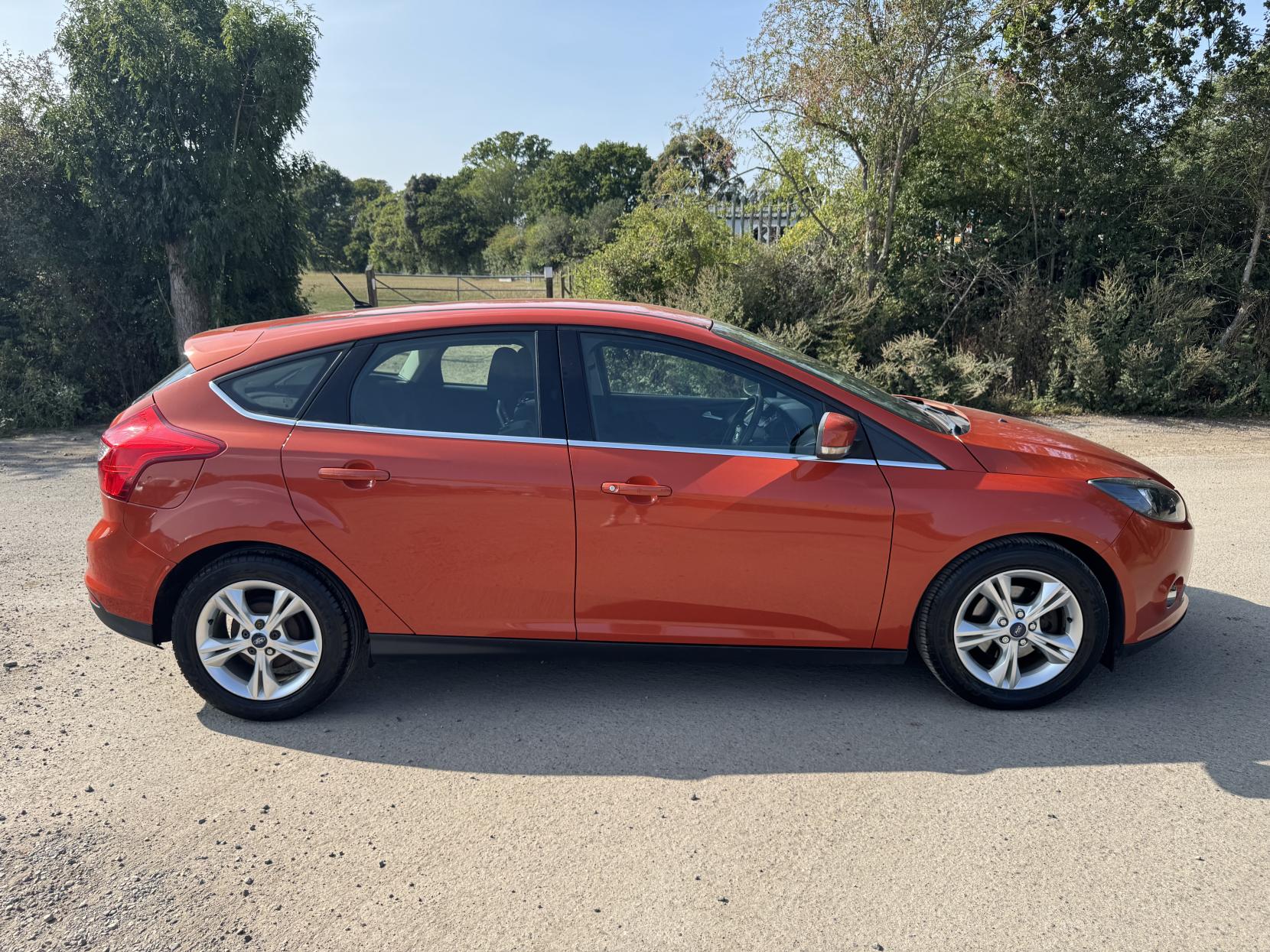 Ford Focus 1.6 TDCi Zetec Hatchback 5dr Diesel Manual Euro 5 (s/s) (115 ps)