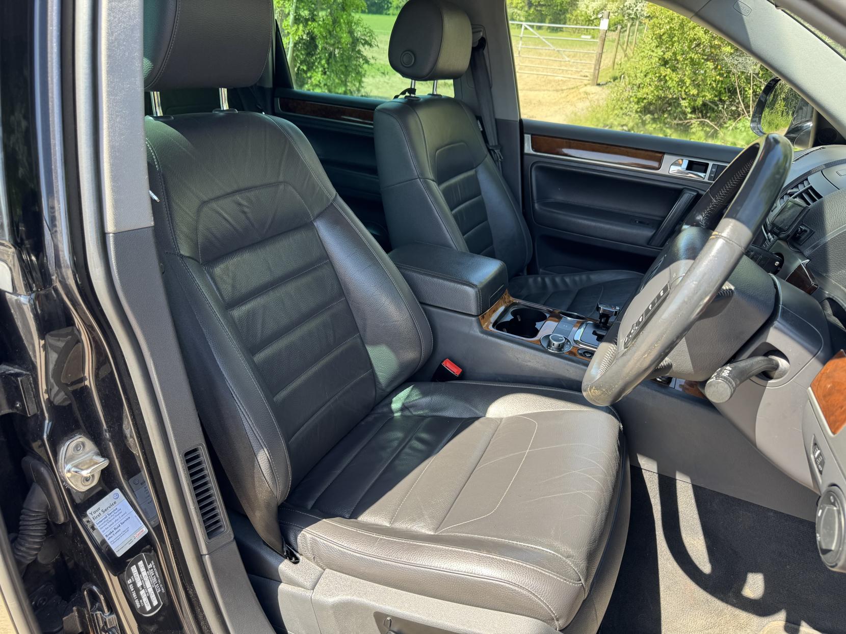 Volkswagen Touareg 3.0 TDI V6 Altitude SUV 5dr Diesel Automatic (294 g/km, 222 bhp)