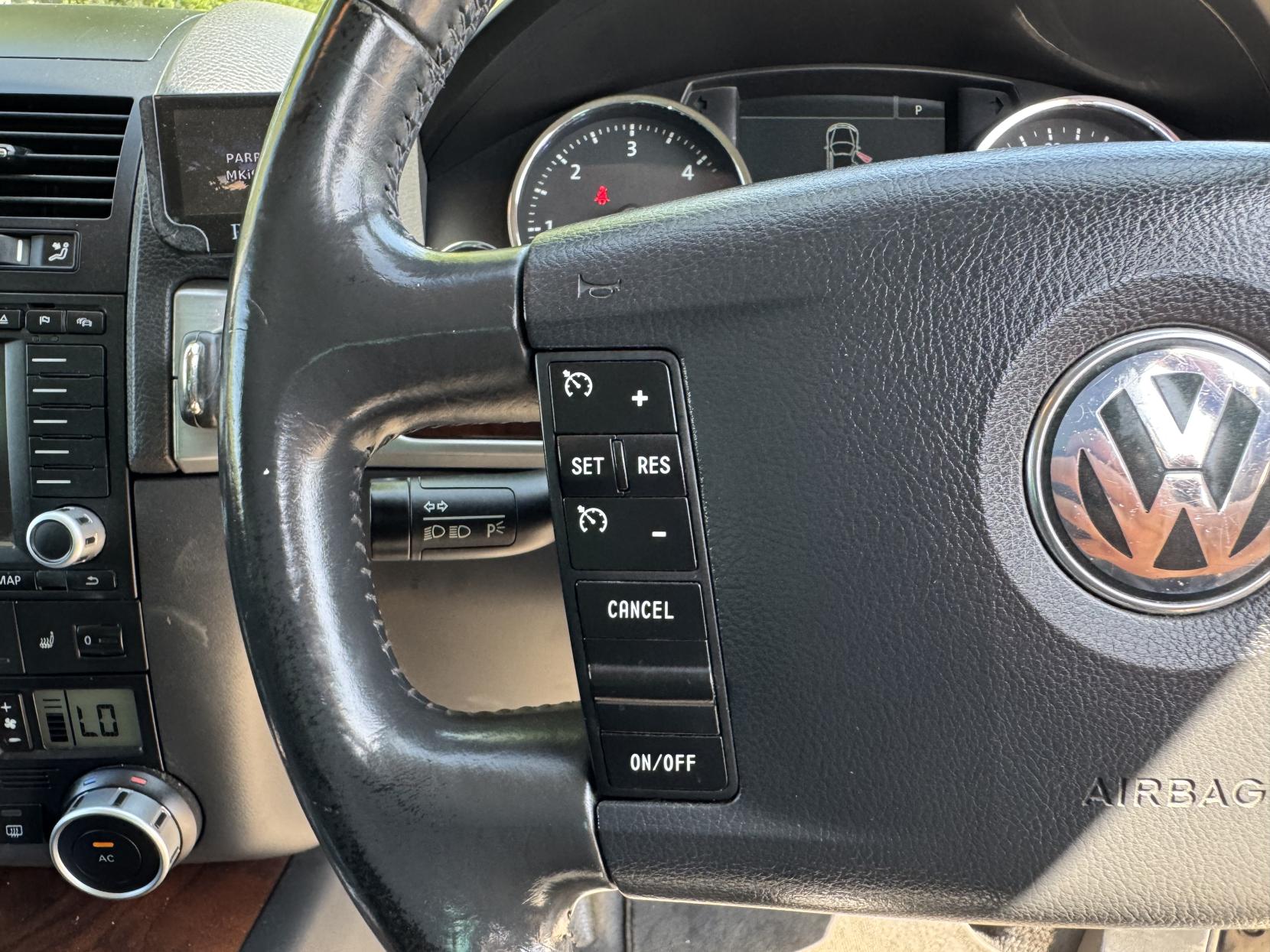 Volkswagen Touareg 3.0 TDI V6 Altitude SUV 5dr Diesel Automatic (294 g/km, 222 bhp)