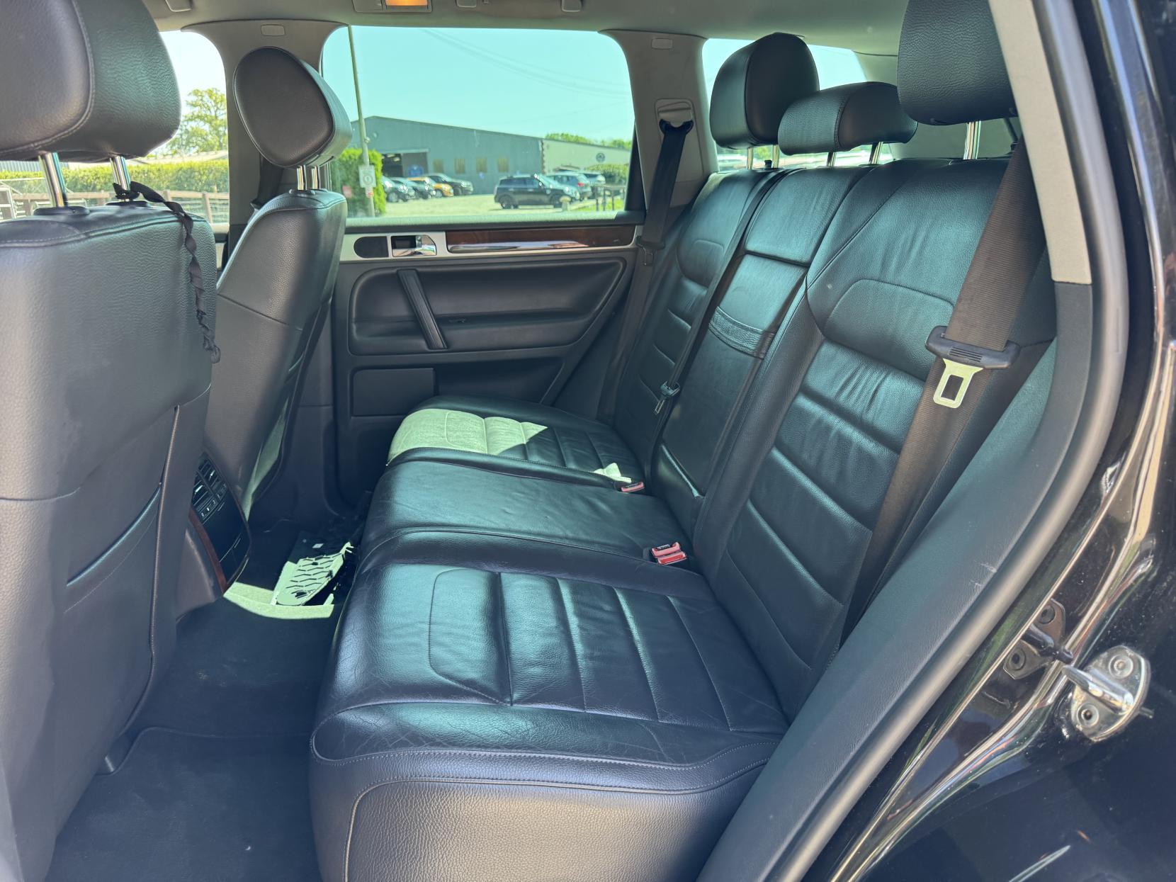 Volkswagen Touareg 3.0 TDI V6 Altitude SUV 5dr Diesel Automatic (294 g/km, 222 bhp)