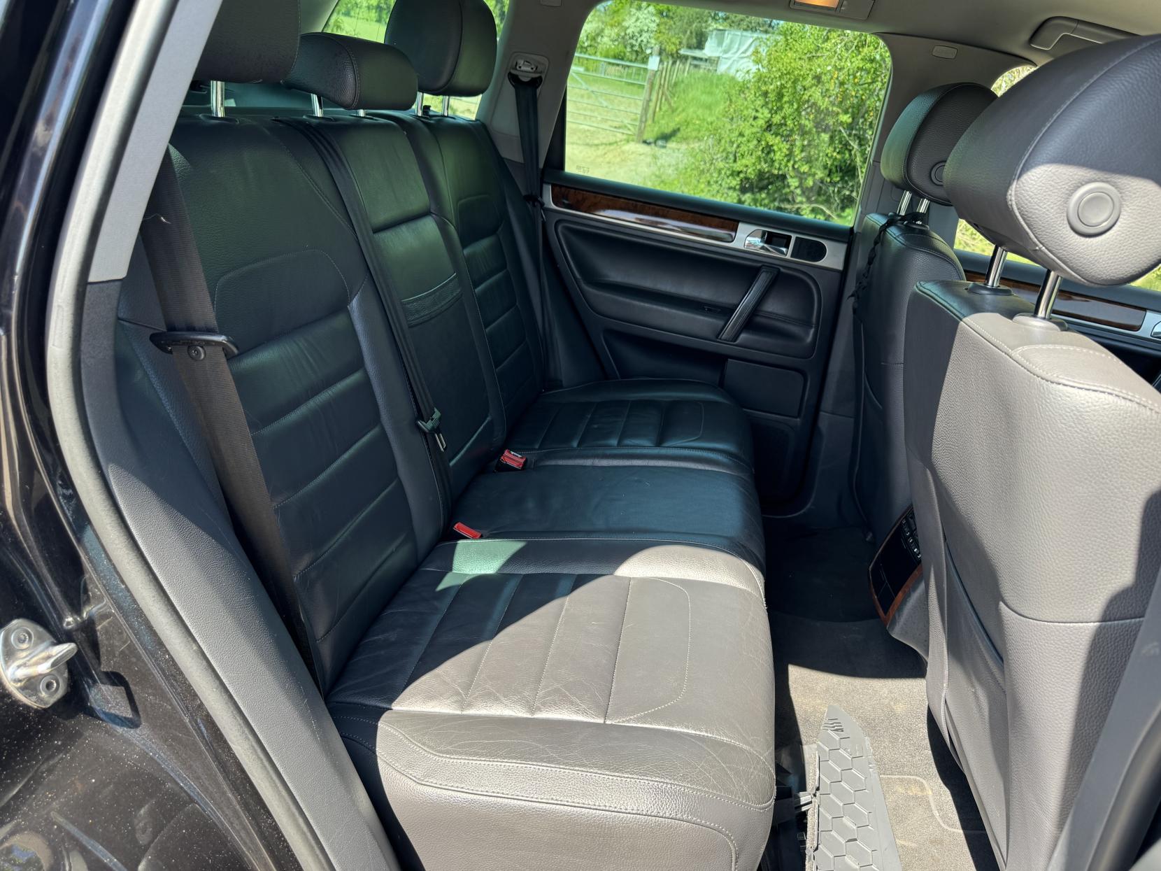 Volkswagen Touareg 3.0 TDI V6 Altitude SUV 5dr Diesel Automatic (294 g/km, 222 bhp)