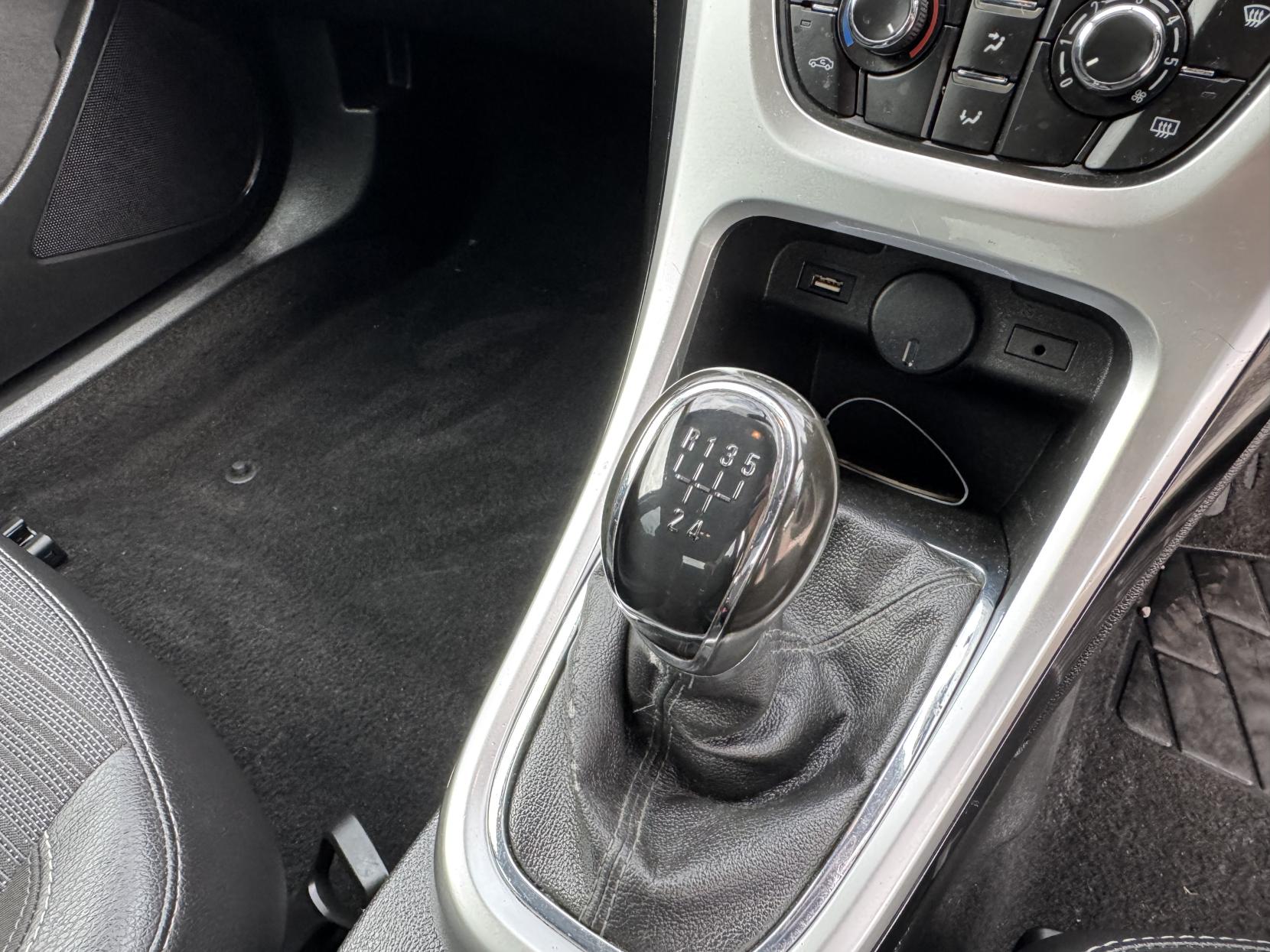Vauxhall Astra 1.6i Excite Hatchback 5dr Petrol Manual Euro 6 (115 ps)