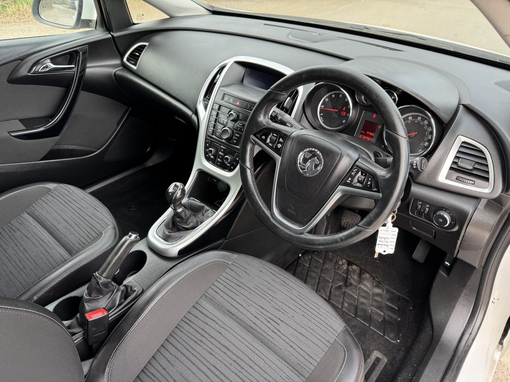 Vauxhall Astra 1.6i Excite Hatchback 5dr Petrol Manual Euro 6 (115 ps)