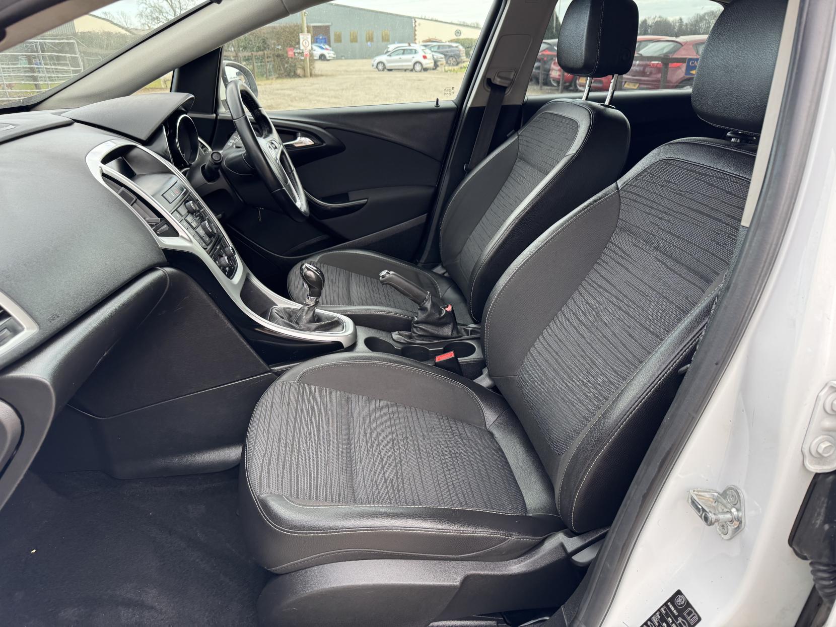 Vauxhall Astra 1.6i Excite Hatchback 5dr Petrol Manual Euro 6 (115 ps)