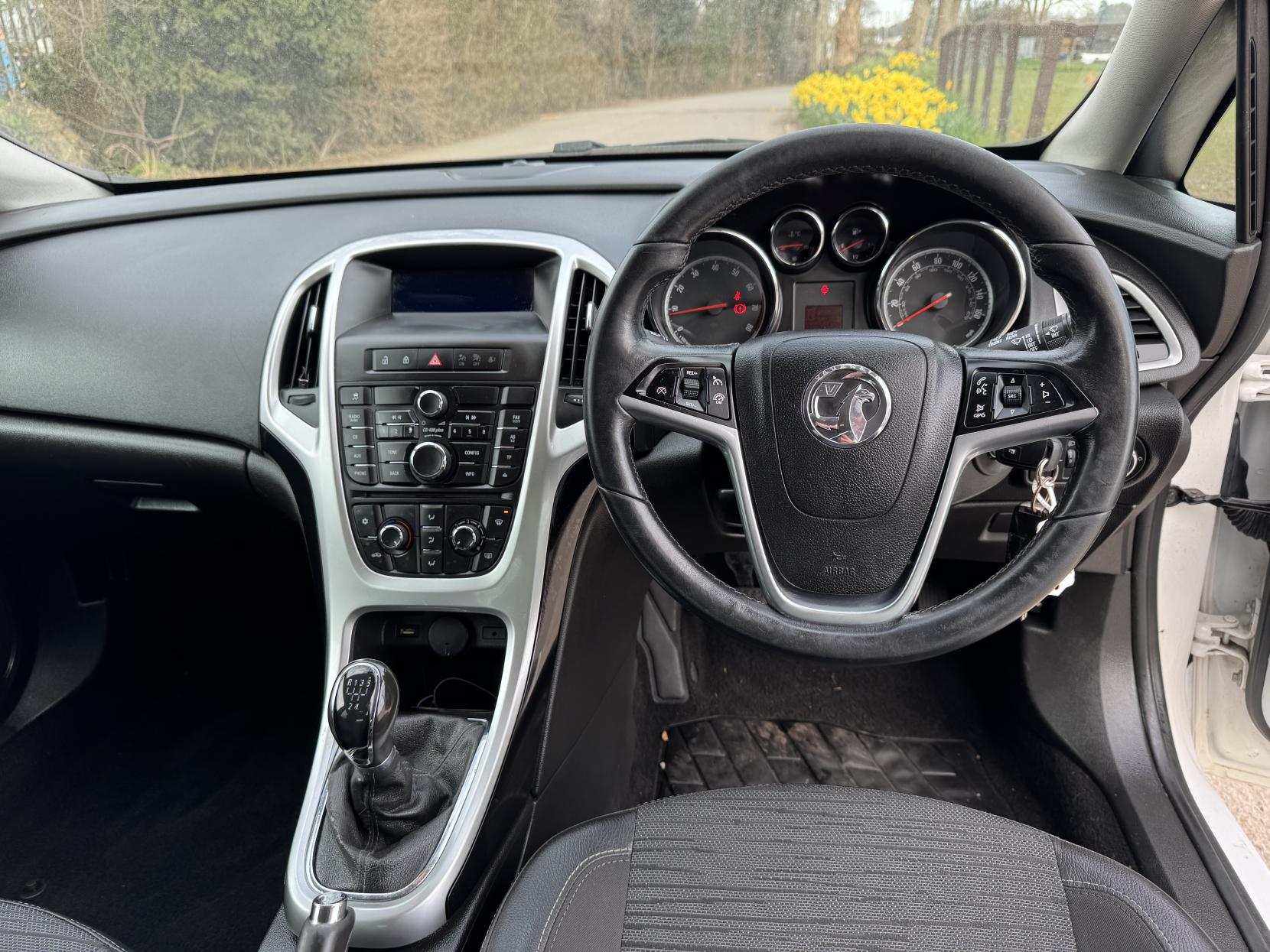 Vauxhall Astra 1.6i Excite Hatchback 5dr Petrol Manual Euro 6 (115 ps)