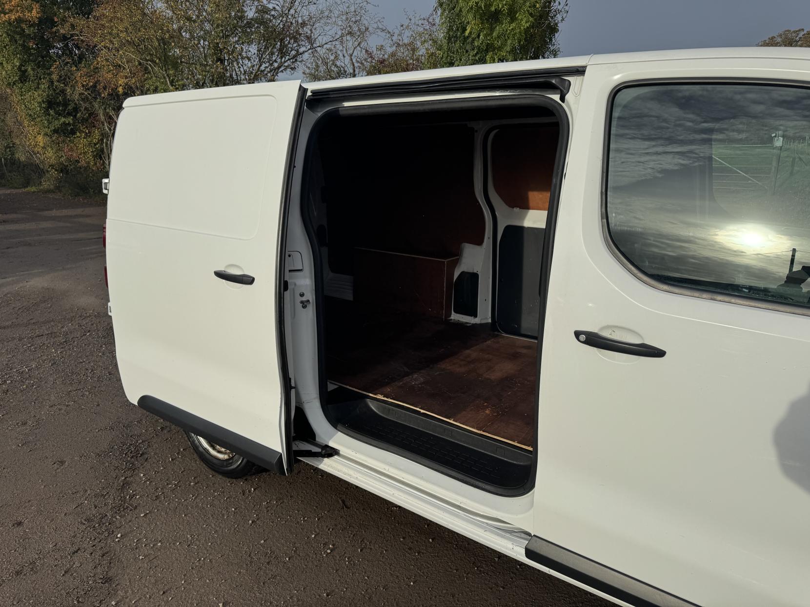 Vauxhall Vivaro 1.5 Turbo D 2900 Edition Panel Van 5dr Diesel Manual L2 H1 Euro 6 (s/s) (100 ps)