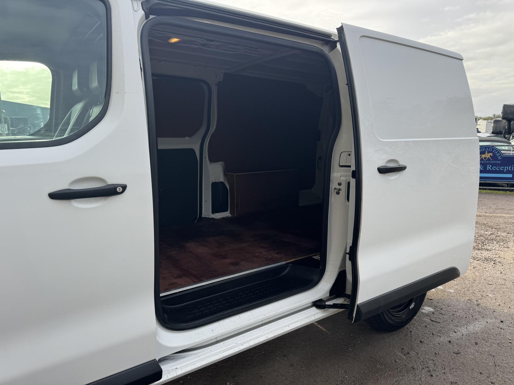 Vauxhall Vivaro 1.5 Turbo D 2900 Edition Panel Van 5dr Diesel Manual L2 H1 Euro 6 (s/s) (100 ps)