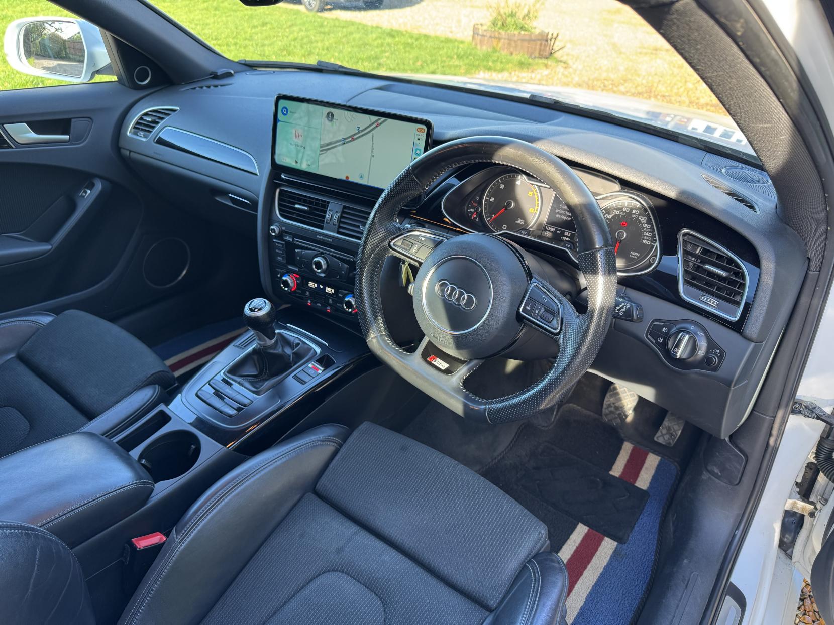 Audi A4 Avant 2.0 TDI Black Edition Estate 5dr Diesel Manual Euro 5 (s/s) (177 ps)