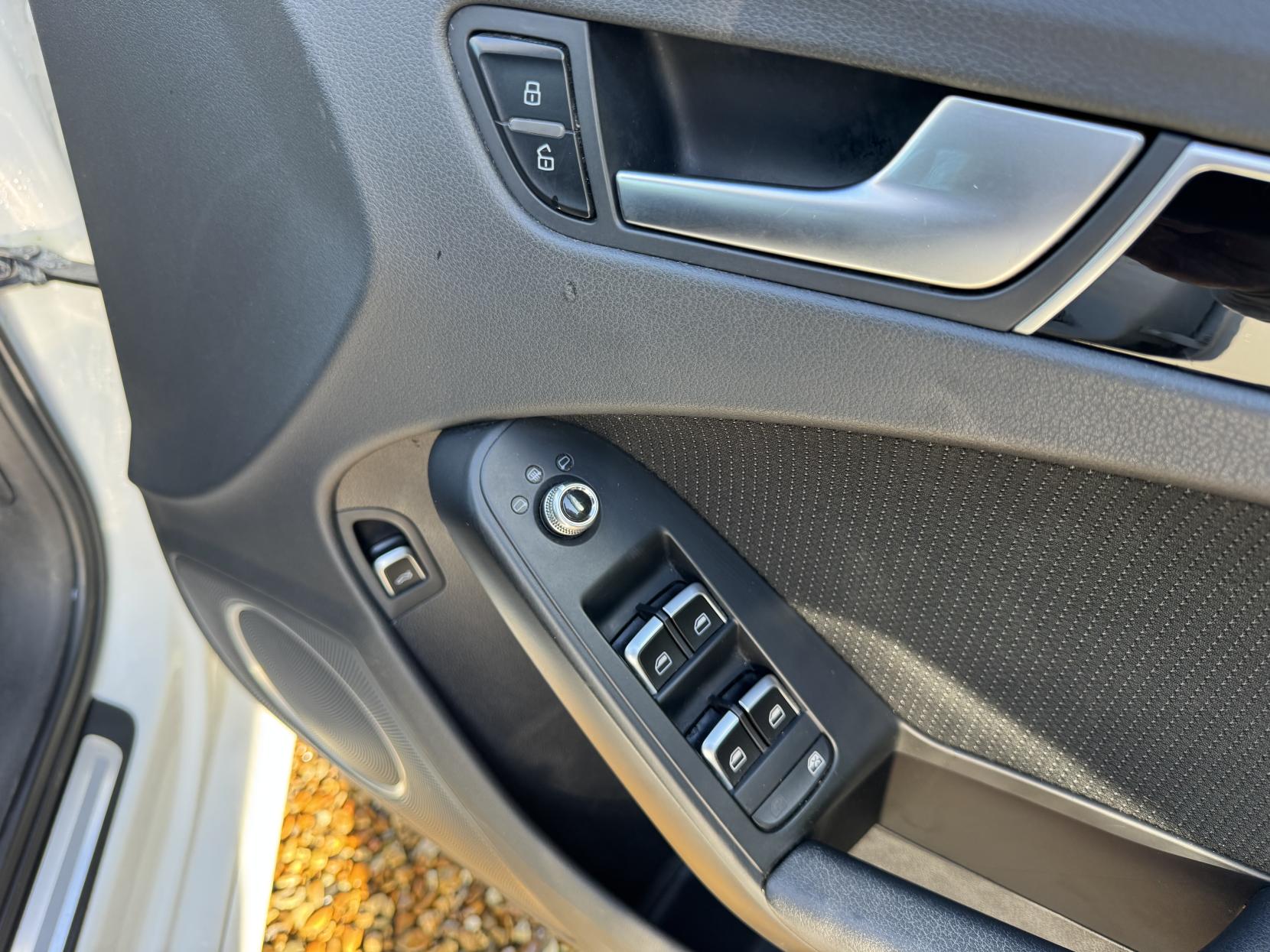 Audi A4 Avant 2.0 TDI Black Edition Estate 5dr Diesel Manual Euro 5 (s/s) (177 ps)