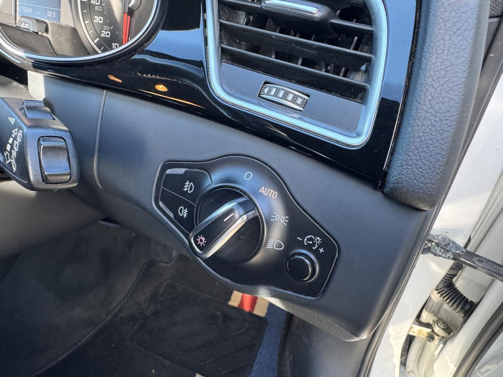 Audi A4 Avant 2.0 TDI Black Edition Estate 5dr Diesel Manual Euro 5 (s/s) (177 ps)