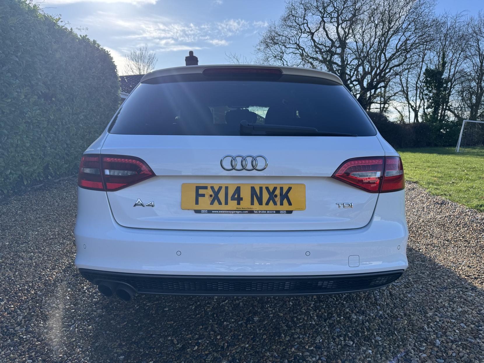 Audi A4 Avant 2.0 TDI Black Edition Estate 5dr Diesel Manual Euro 5 (s/s) (177 ps)