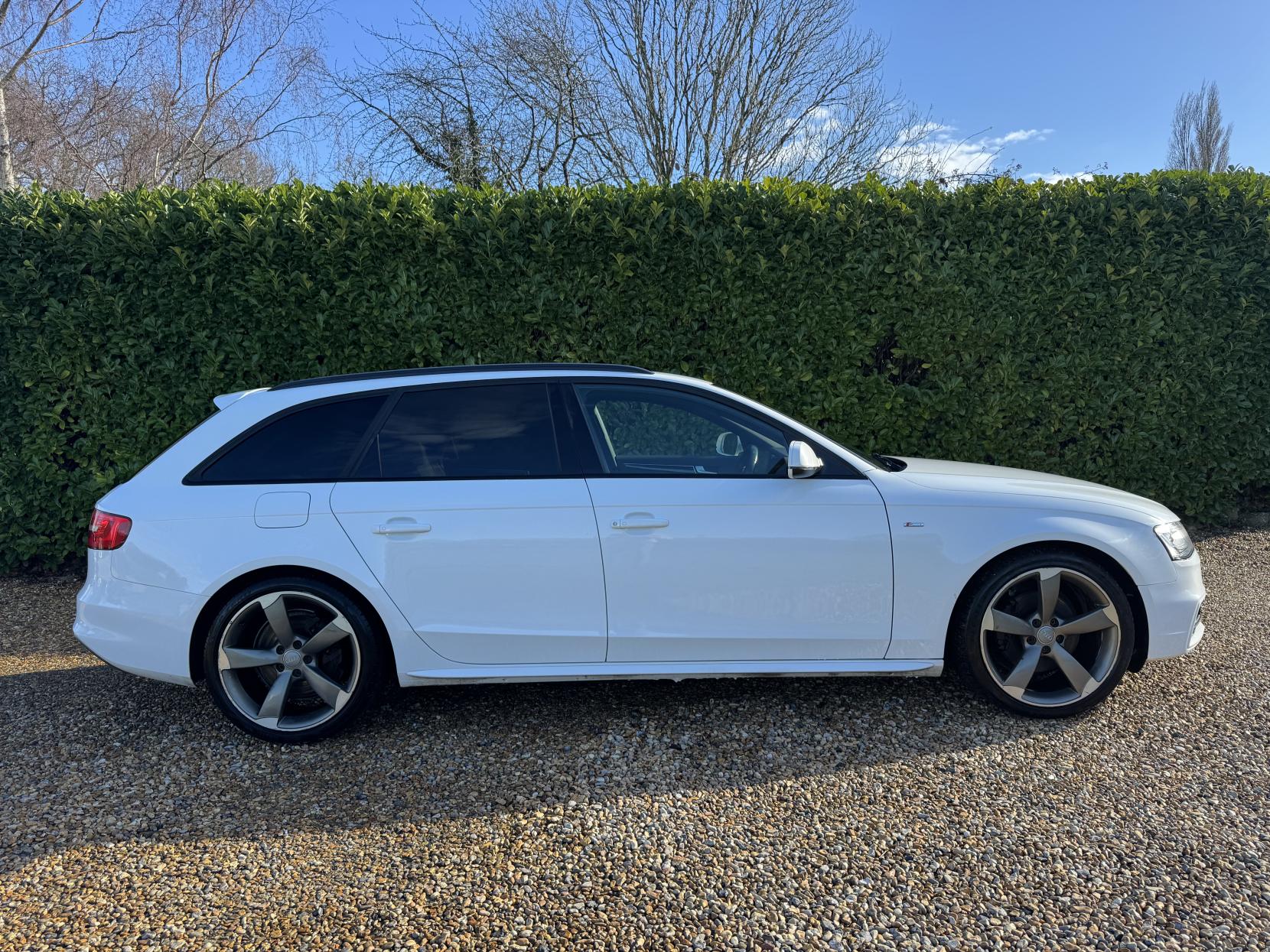 Audi A4 Avant 2.0 TDI Black Edition Estate 5dr Diesel Manual Euro 5 (s/s) (177 ps)
