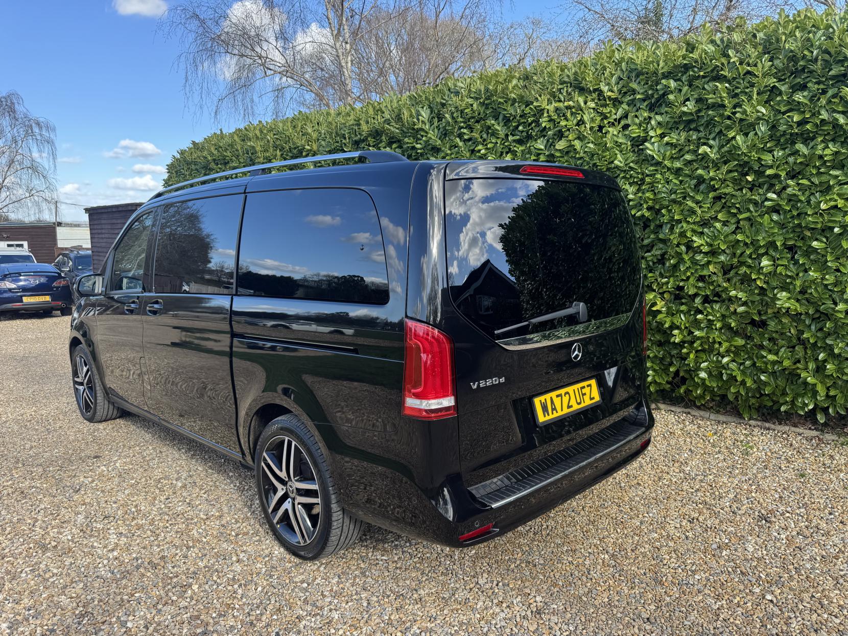 Mercedes-Benz V Class 2.0 V220d Sport MPV 5dr Diesel G-Tronic+ Euro 6 (s/s) LWB (163 ps)