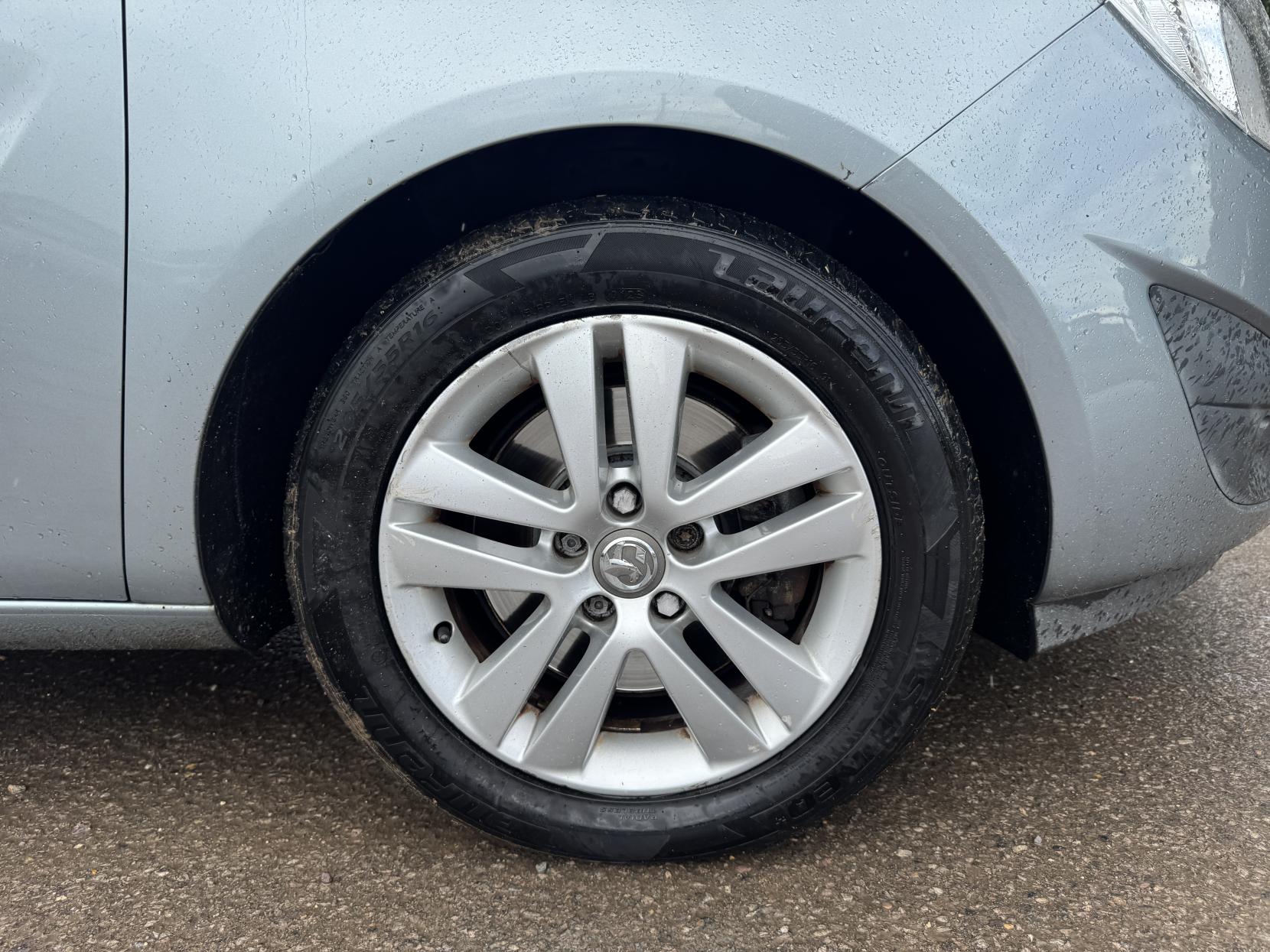 Vauxhall Meriva 1.7 CDTi SE MPV 5dr Diesel Auto Euro 5 (100 ps)