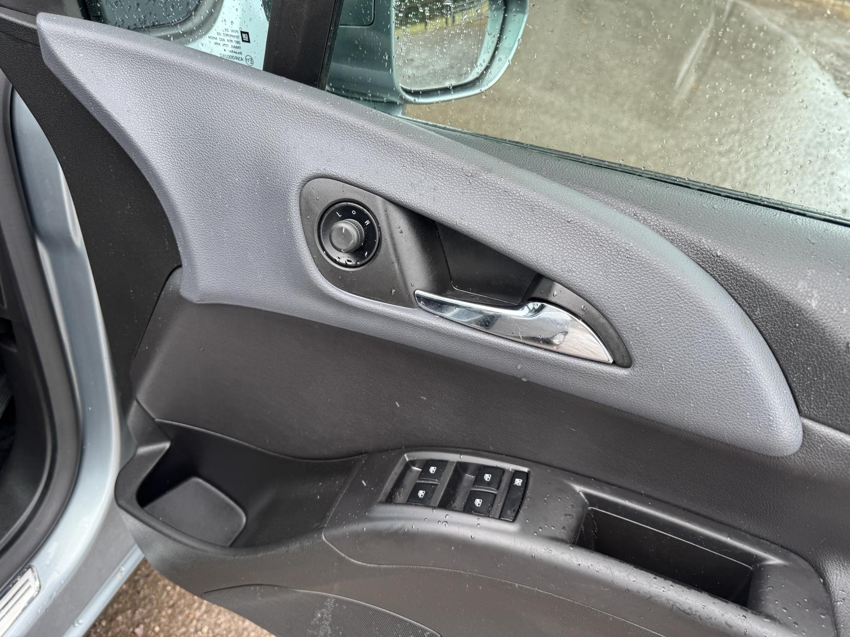 Vauxhall Meriva 1.7 CDTi SE MPV 5dr Diesel Auto Euro 5 (100 ps)