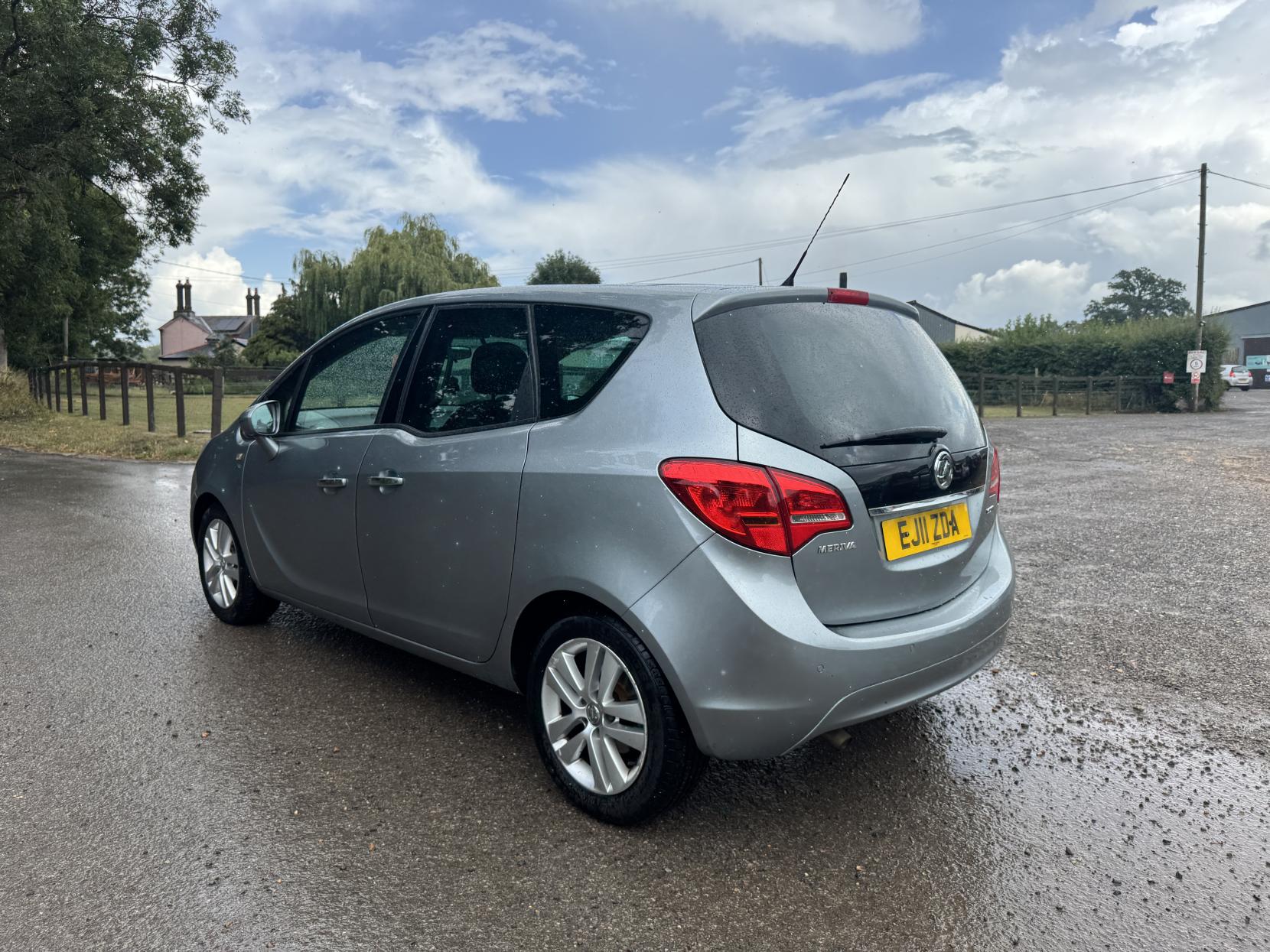 Vauxhall Meriva 1.7 CDTi SE MPV 5dr Diesel Auto Euro 5 (100 ps)