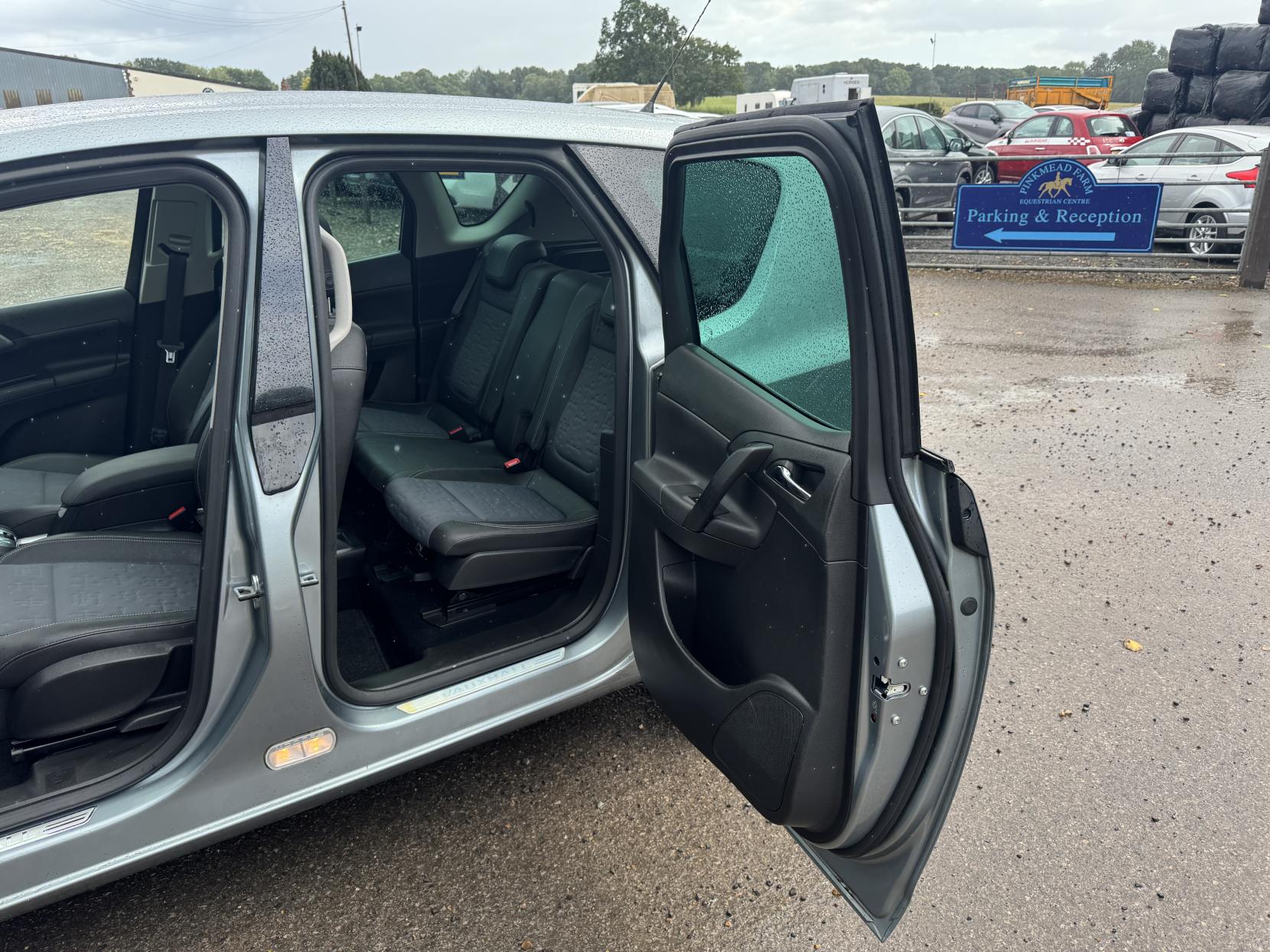 Vauxhall Meriva 1.7 CDTi SE MPV 5dr Diesel Auto Euro 5 (100 ps)