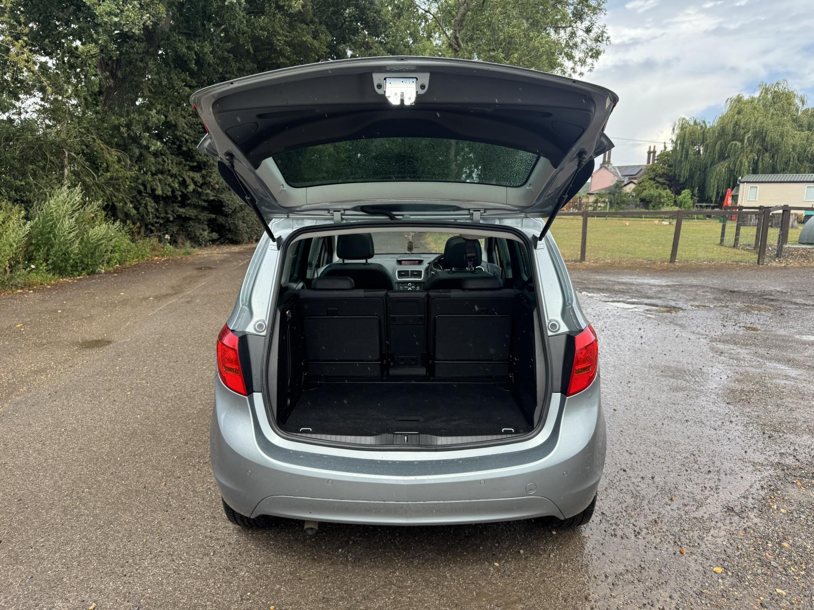 Vauxhall Meriva 1.7 CDTi SE MPV 5dr Diesel Auto Euro 5 (100 ps)