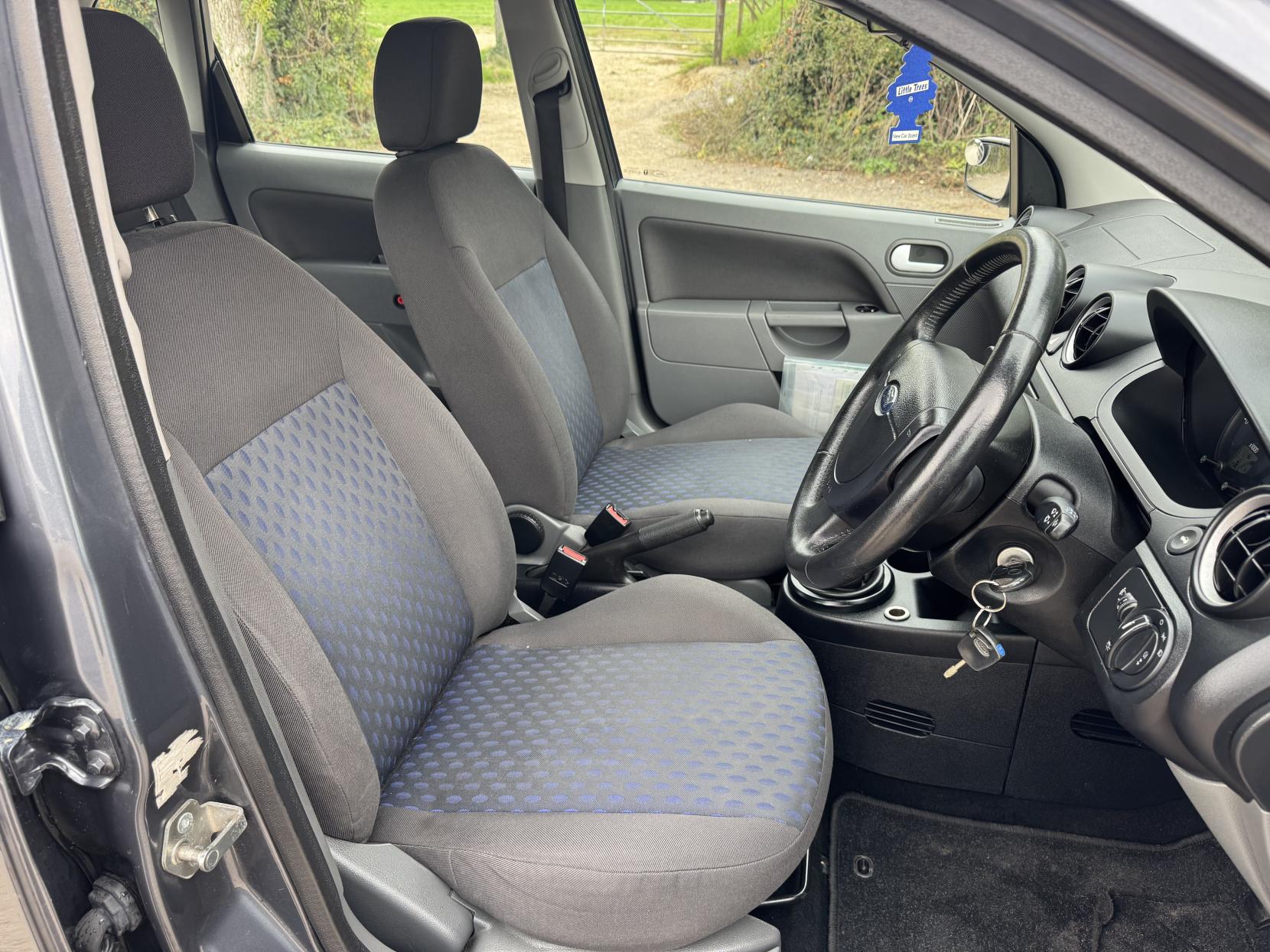 Ford Fiesta 1.4 Zetec Hatchback 5dr Petrol Manual (153 g/km, 79 bhp)