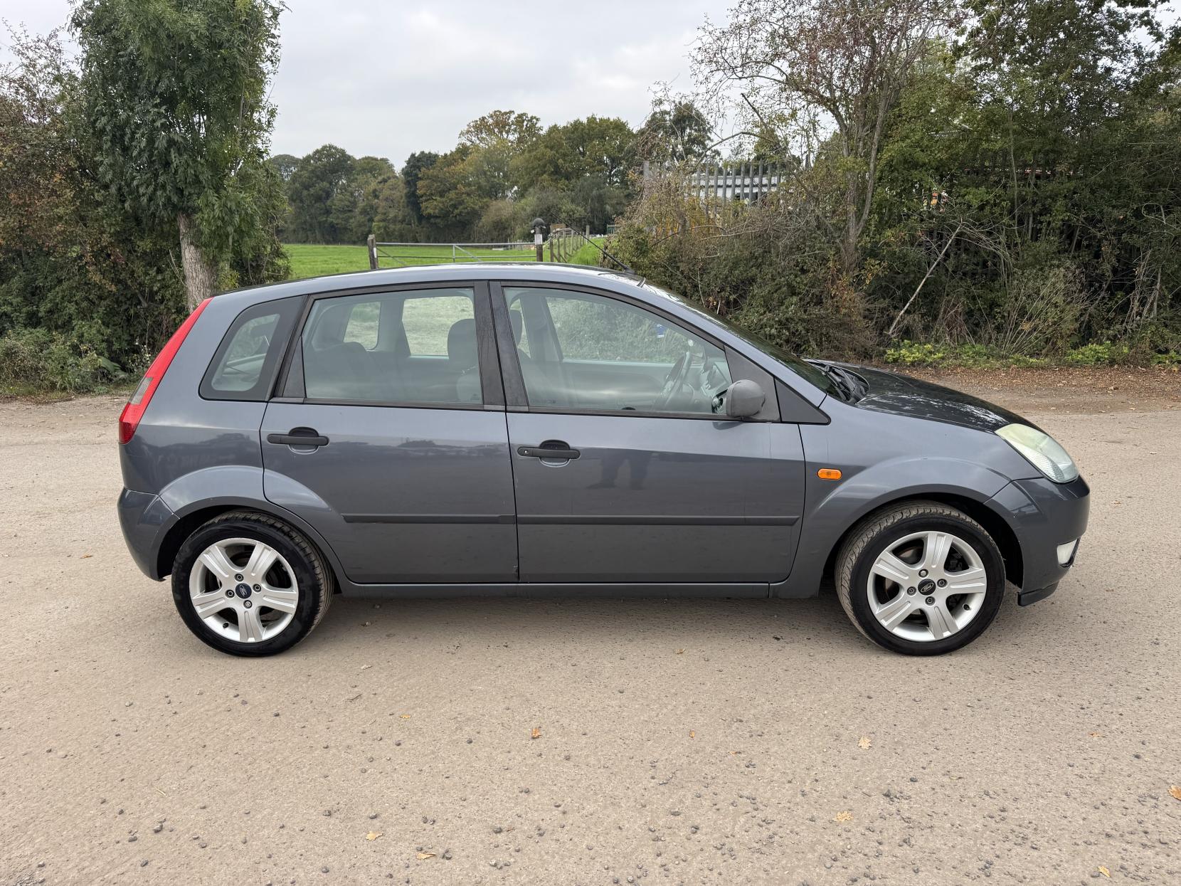 Ford Fiesta 1.4 Zetec Hatchback 5dr Petrol Manual (153 g/km, 79 bhp)