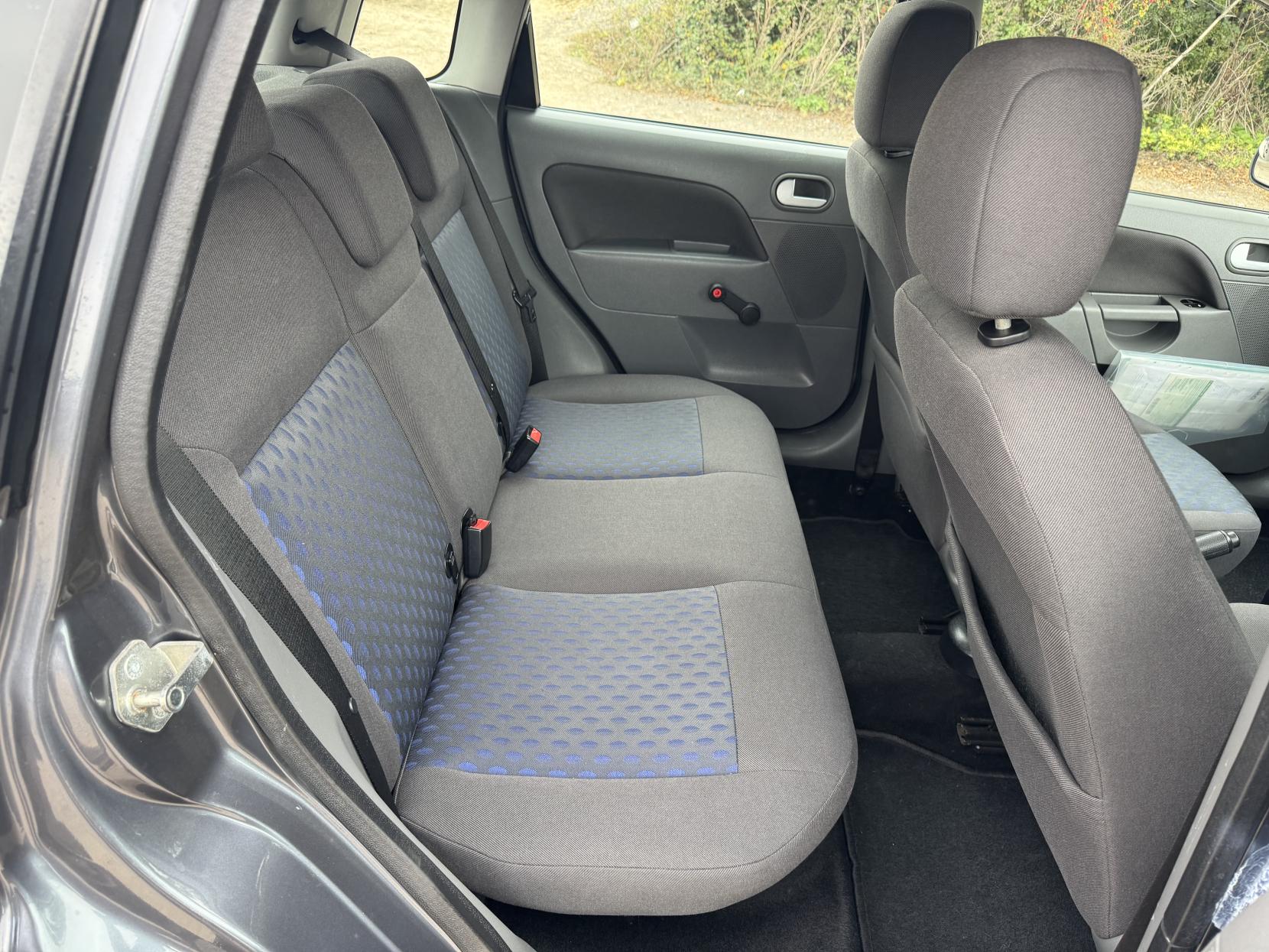 Ford Fiesta 1.4 Zetec Hatchback 5dr Petrol Manual (153 g/km, 79 bhp)