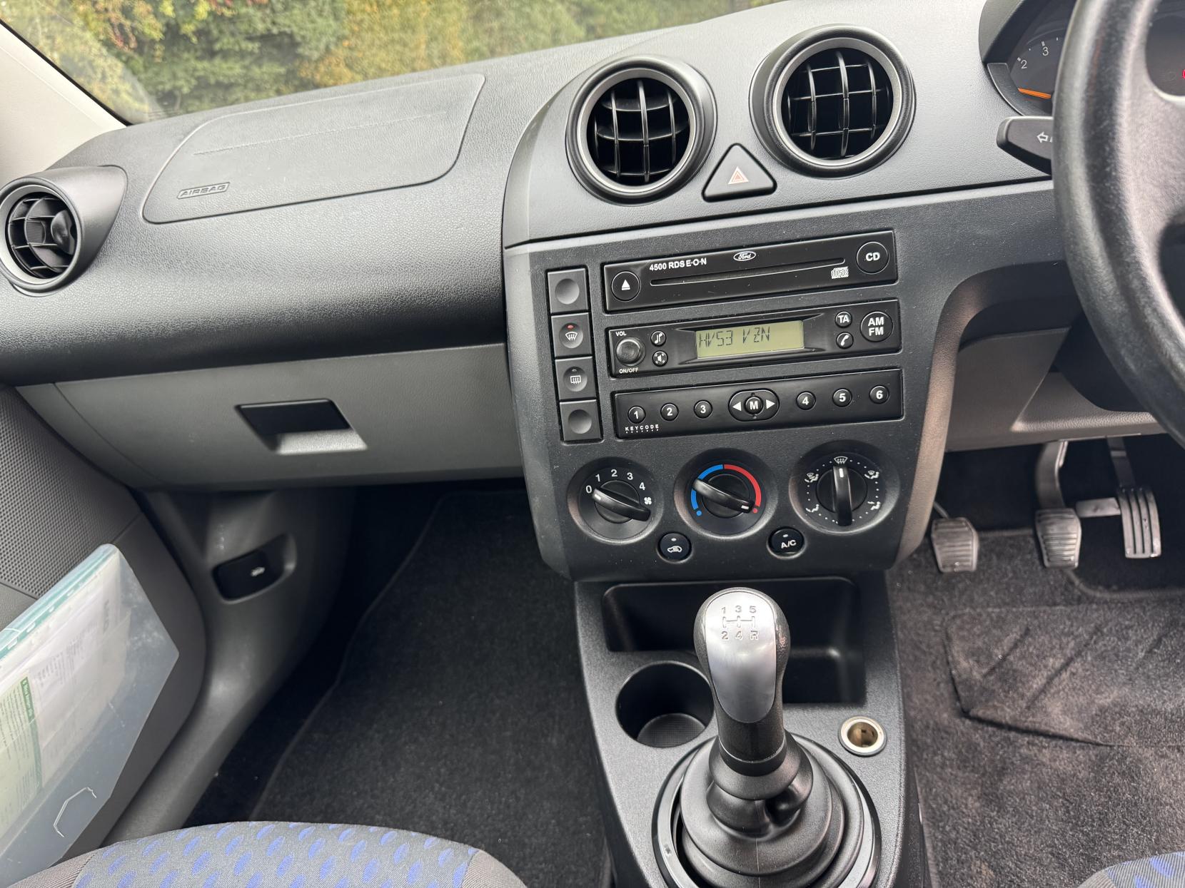 Ford Fiesta 1.4 Zetec Hatchback 5dr Petrol Manual (153 g/km, 79 bhp)