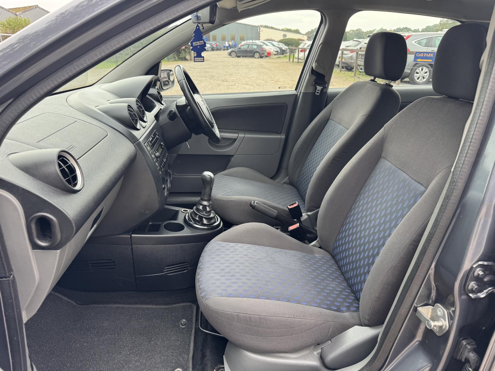 Ford Fiesta 1.4 Zetec Hatchback 5dr Petrol Manual (153 g/km, 79 bhp)