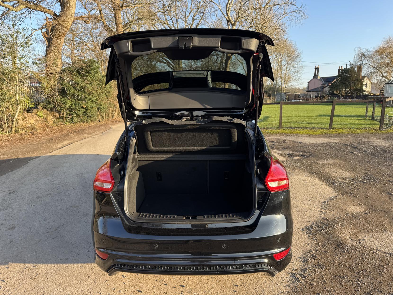 Ford Focus 1.5 TDCi ST-Line X Hatchback 5dr Diesel Manual Euro 6 (s/s) (120 ps)