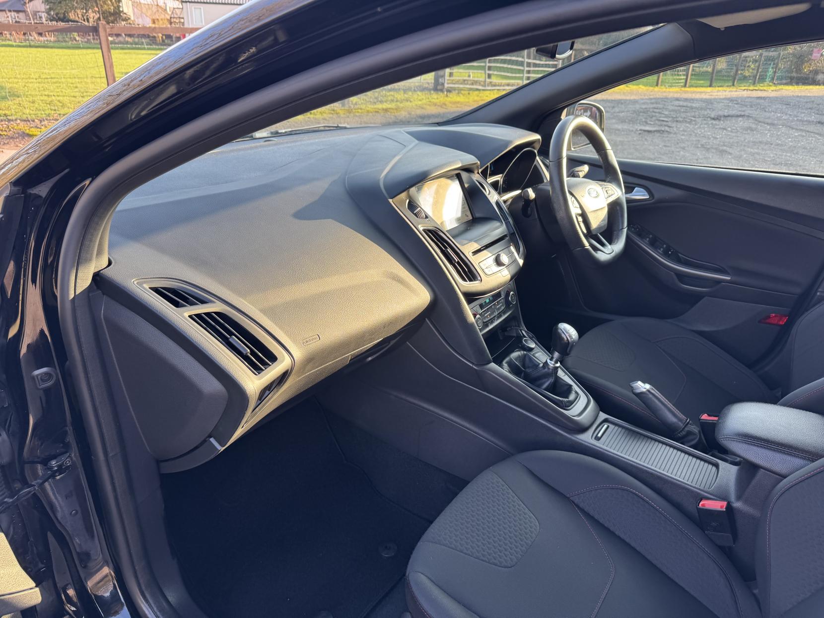 Ford Focus 1.5 TDCi ST-Line X Hatchback 5dr Diesel Manual Euro 6 (s/s) (120 ps)