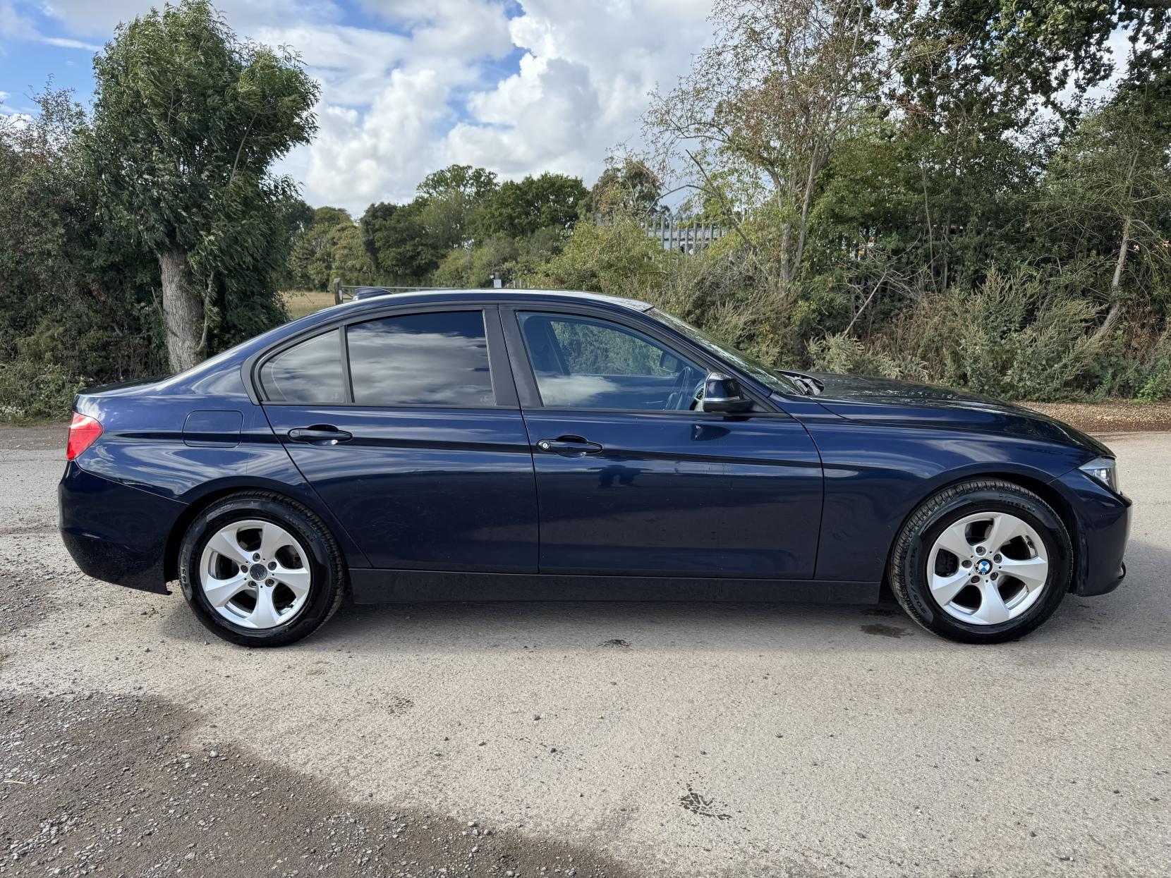 BMW 3 Series 2.0 320d ED EfficientDynamics Saloon 4dr Diesel Auto Euro 5 (s/s) (163 ps)