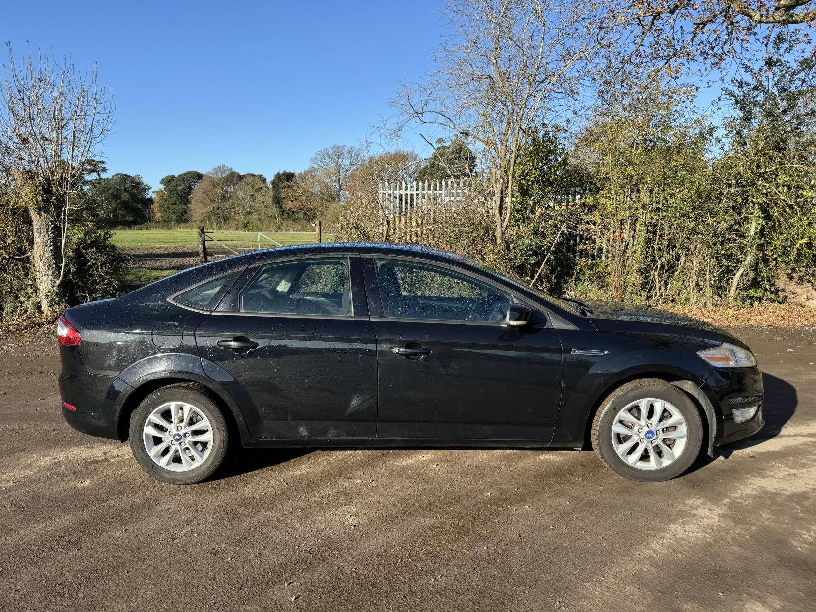 Ford Mondeo 2.0 TDCi Zetec Hatchback 5dr Diesel Manual Euro 5 (163 ps)