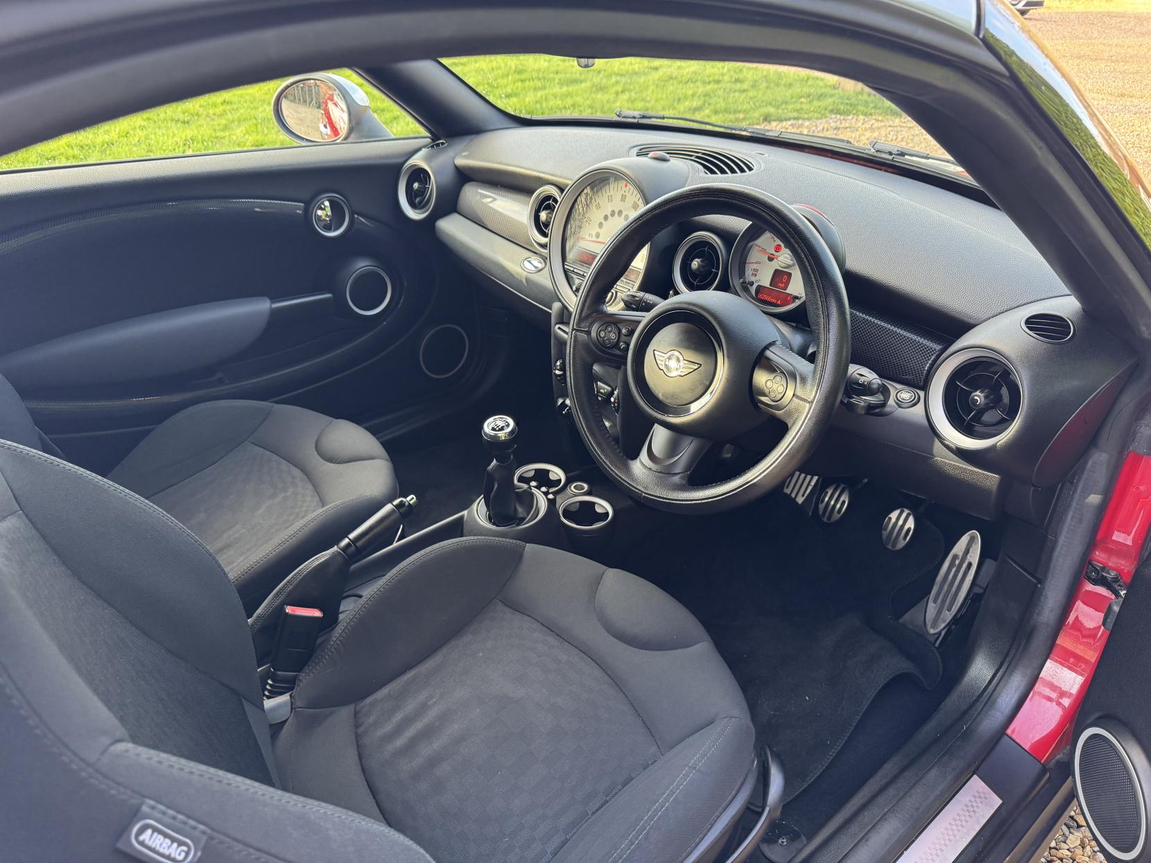 MINI Coupe 1.6 Cooper S Coupe 2dr Petrol Manual Euro 5 (s/s) (184 ps)