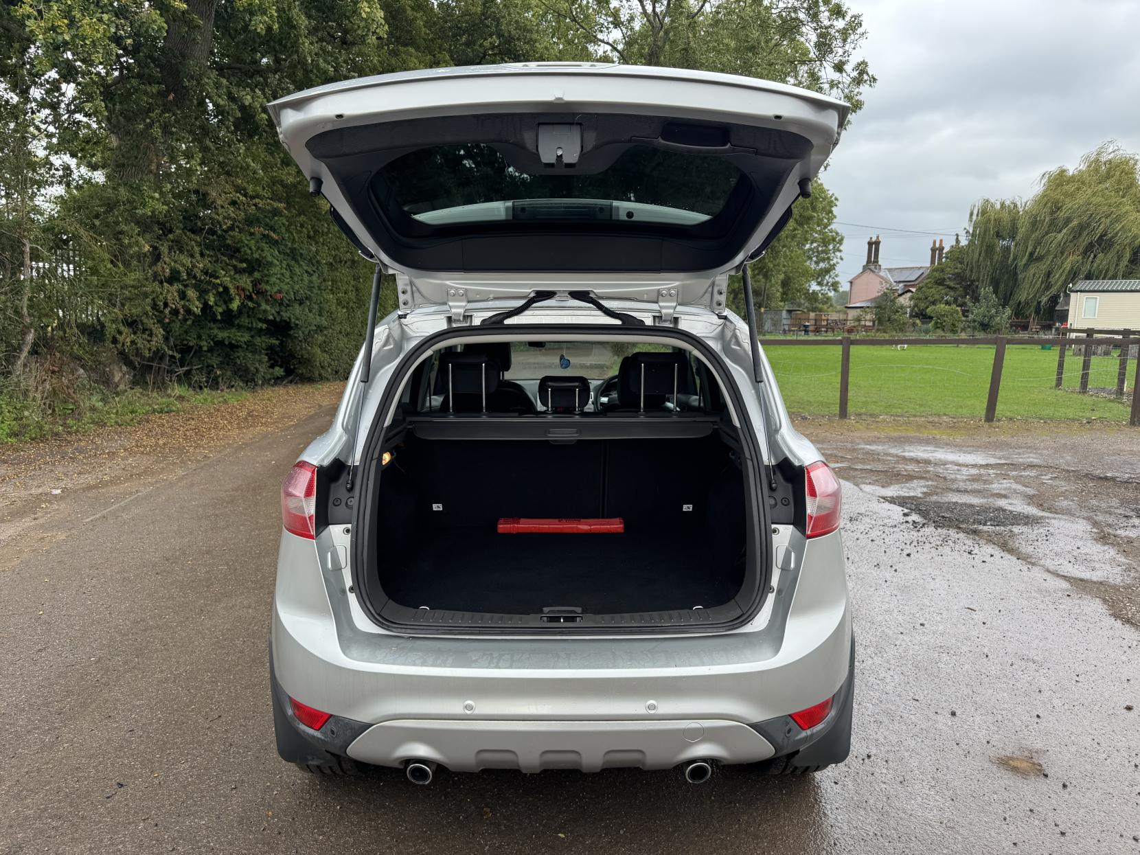 Ford Kuga 2.0 TDCi Titanium SUV 5dr Diesel Manual 2WD Euro 5 (140 ps)