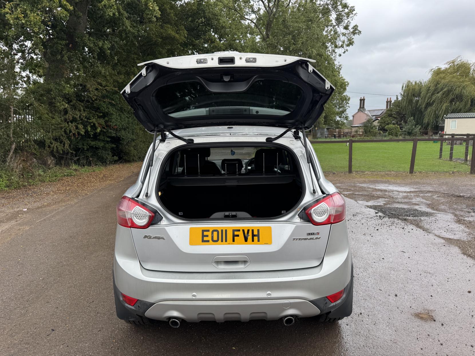 Ford Kuga 2.0 TDCi Titanium SUV 5dr Diesel Manual 2WD Euro 5 (140 ps)