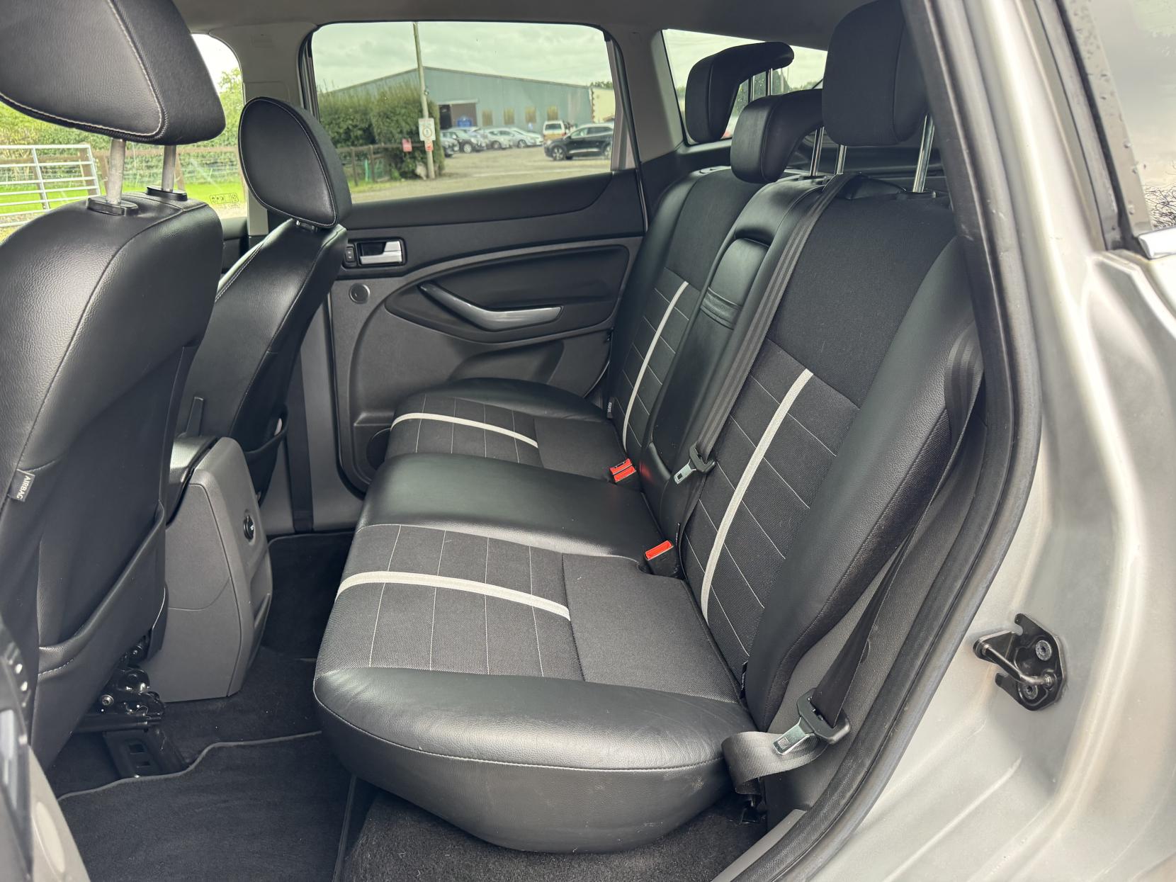 Ford Kuga 2.0 TDCi Titanium SUV 5dr Diesel Manual 2WD Euro 5 (140 ps)