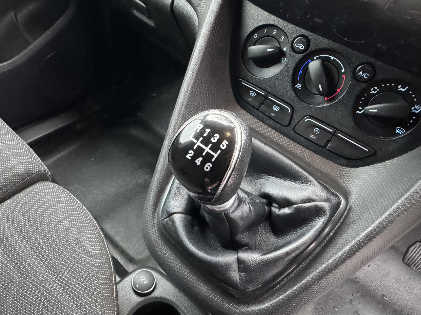 Ford Transit Connect 1.5 TDCi 240 Limited Panel Van 5dr Diesel Manual L2 H1 (119 g/km, 118 bhp)