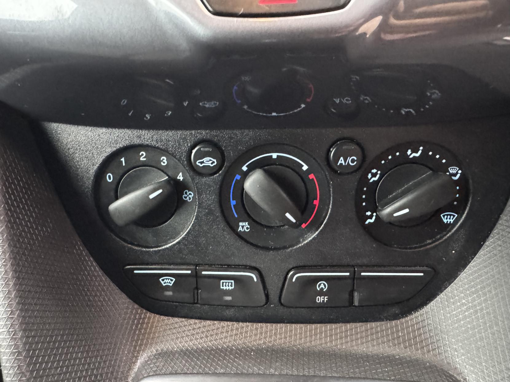 Ford Transit Connect 1.5 TDCi 240 Limited Panel Van 5dr Diesel Manual L2 H1 (119 g/km, 118 bhp)