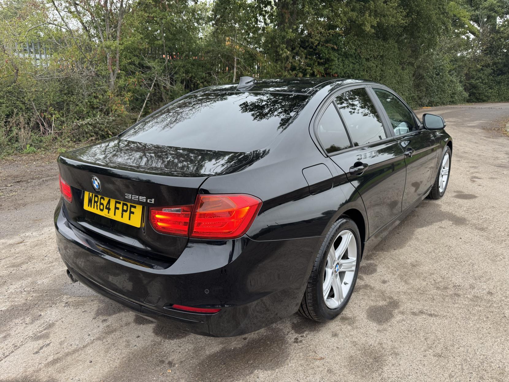 BMW 3 Series 2.0 325d BluePerformance SE Saloon 4dr Diesel Manual Euro 6 (s/s) (218 ps)