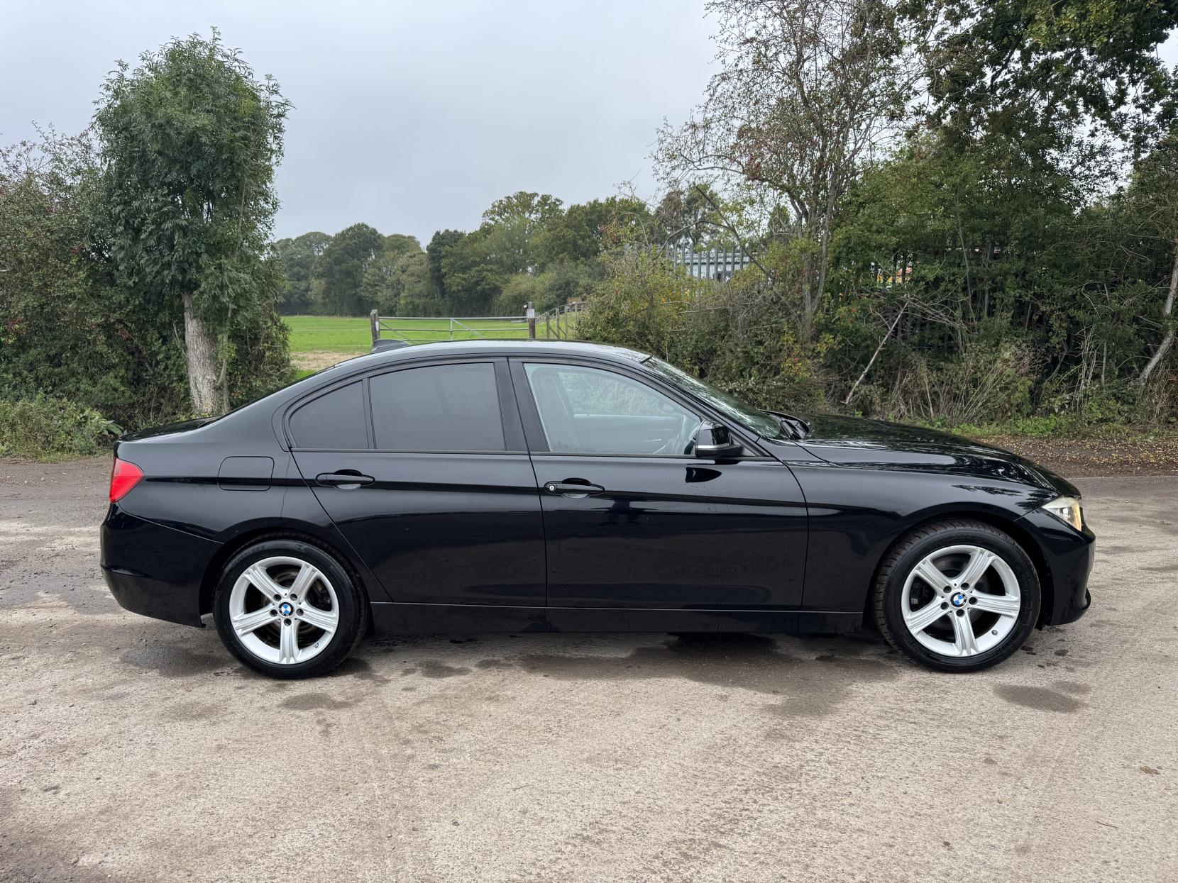 BMW 3 Series 2.0 325d BluePerformance SE Saloon 4dr Diesel Manual Euro 6 (s/s) (218 ps)