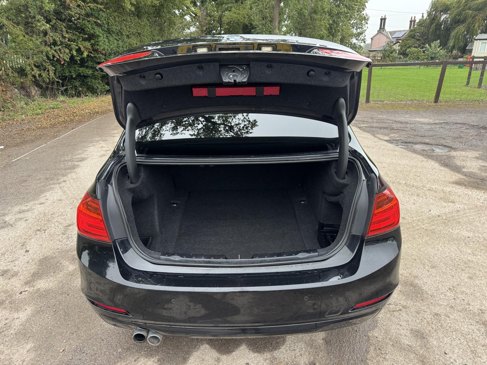 BMW 3 Series 2.0 325d BluePerformance SE Saloon 4dr Diesel Manual Euro 6 (s/s) (218 ps)