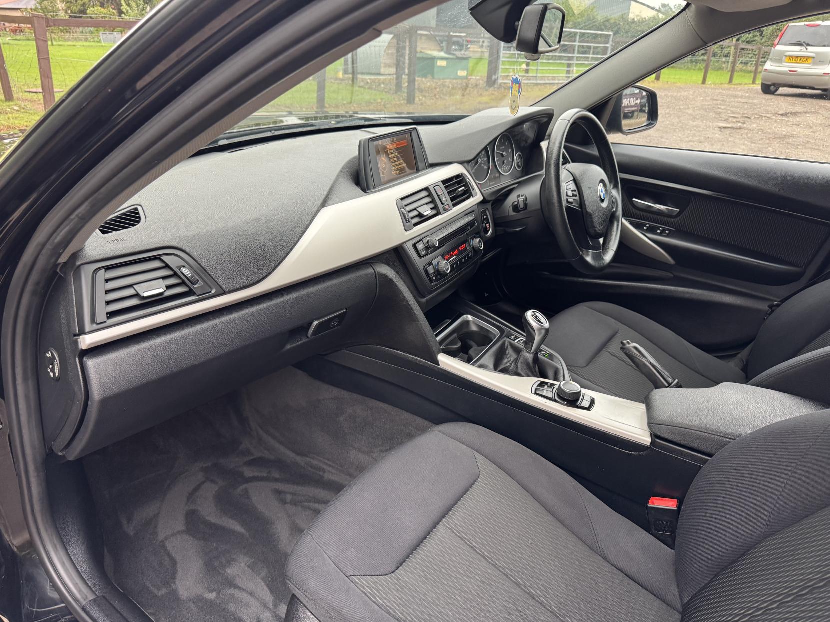 BMW 3 Series 2.0 325d BluePerformance SE Saloon 4dr Diesel Manual Euro 6 (s/s) (218 ps)