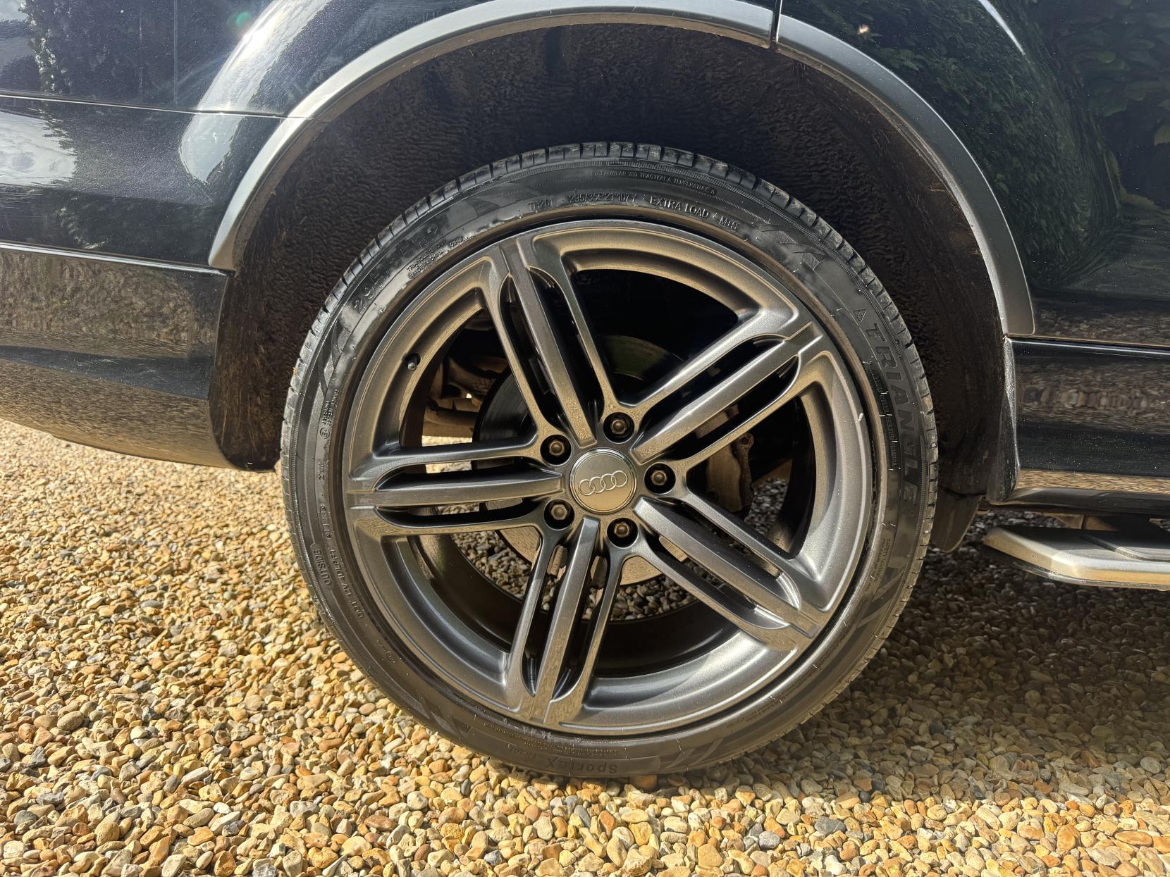 Audi Q7 3.0 TDI V6 S line Plus SUV 5dr Diesel Tiptronic quattro Euro 5 (s/s) (245 ps)