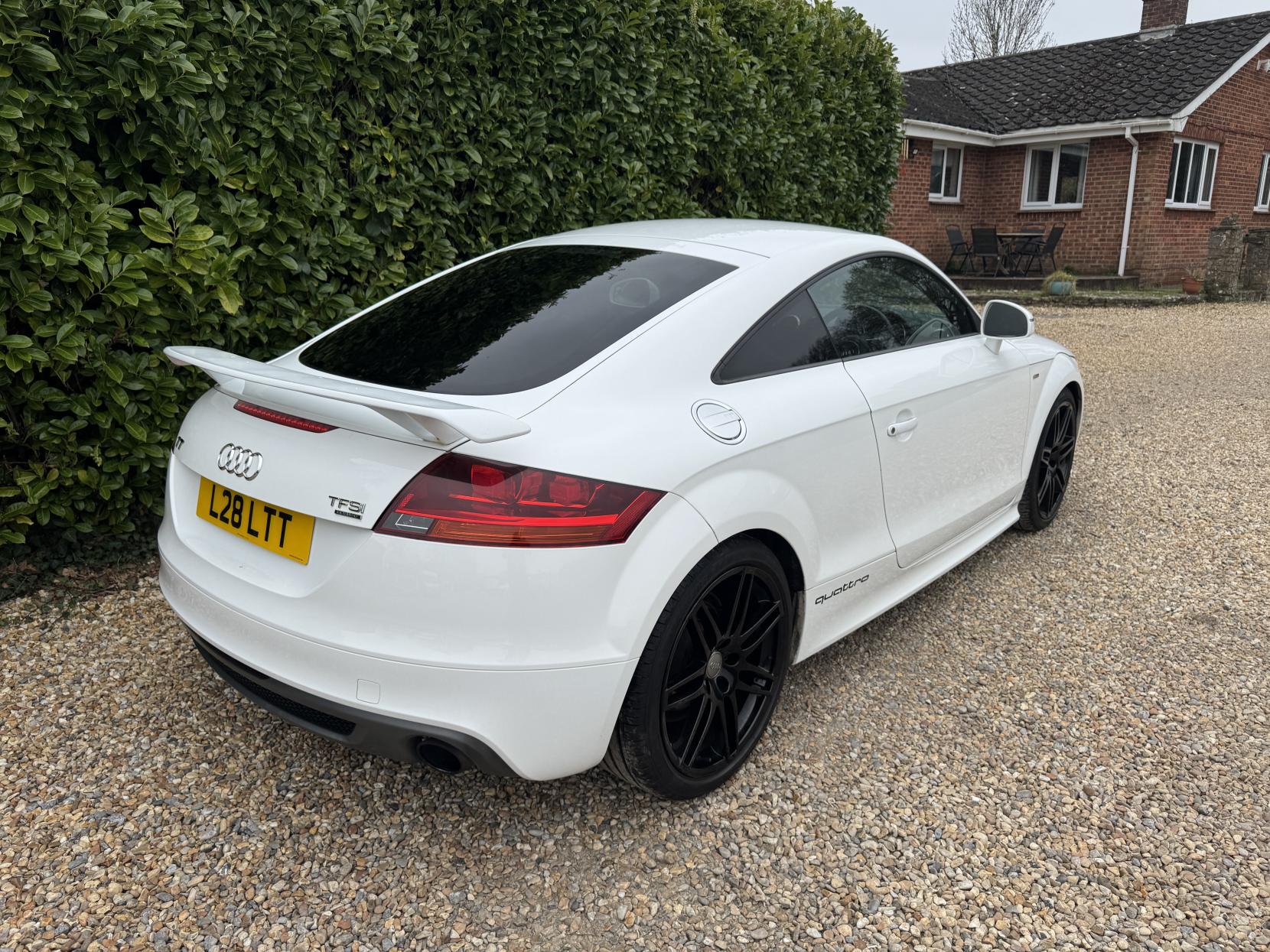 Audi TT 2.0 TFSI Black Edition Coupe 3dr Petrol S Tronic quattro Euro 5 (s/s) (211 ps)