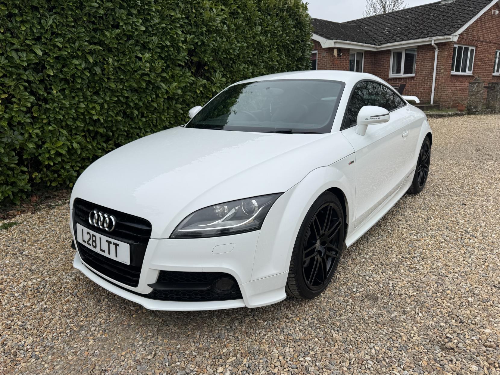 Audi TT 2.0 TFSI Black Edition Coupe 3dr Petrol S Tronic quattro Euro 5 (s/s) (211 ps)