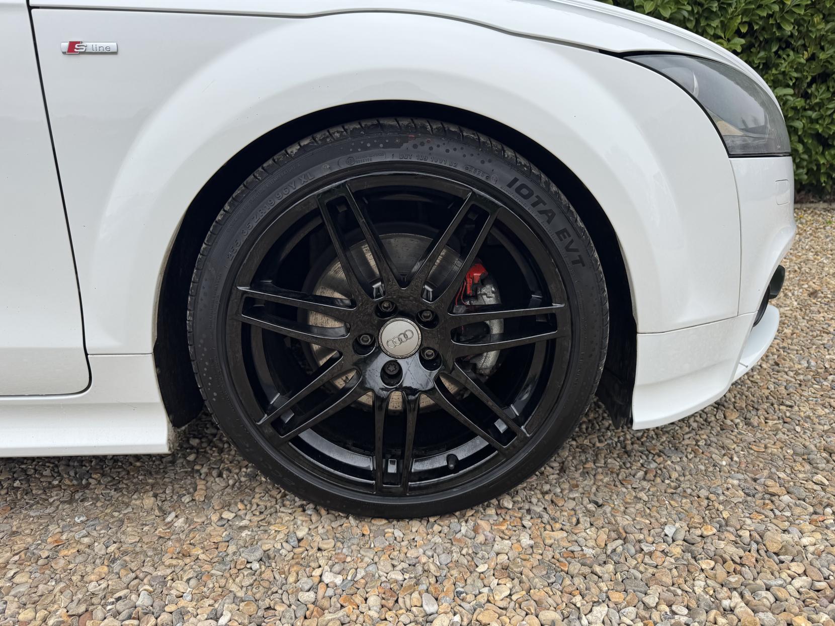 Audi TT 2.0 TFSI Black Edition Coupe 3dr Petrol S Tronic quattro Euro 5 (s/s) (211 ps)