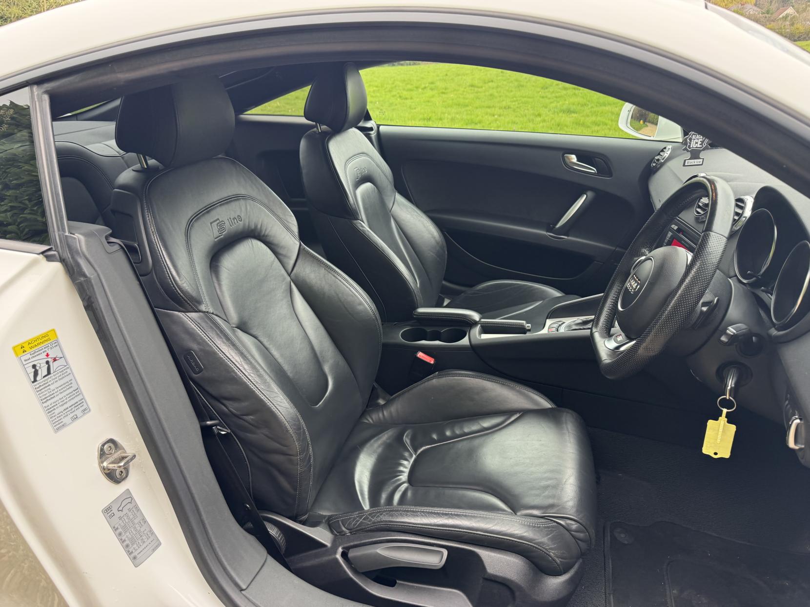 Audi TT 2.0 TFSI Black Edition Coupe 3dr Petrol S Tronic quattro Euro 5 (s/s) (211 ps)