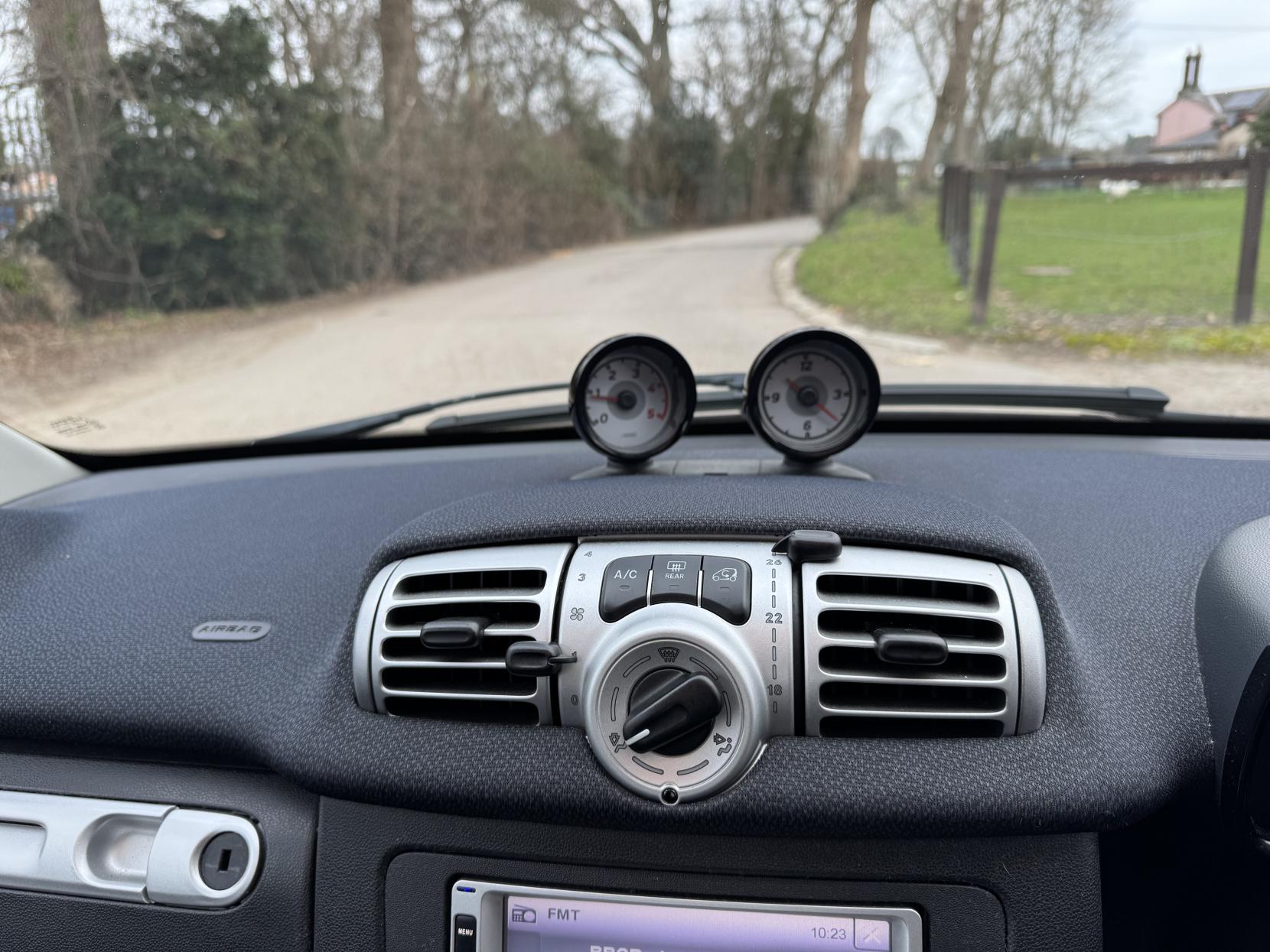 Smart fortwo 0.8 CDI Passion Coupe 2dr Diesel SoftTouch Euro 5 (54 bhp)