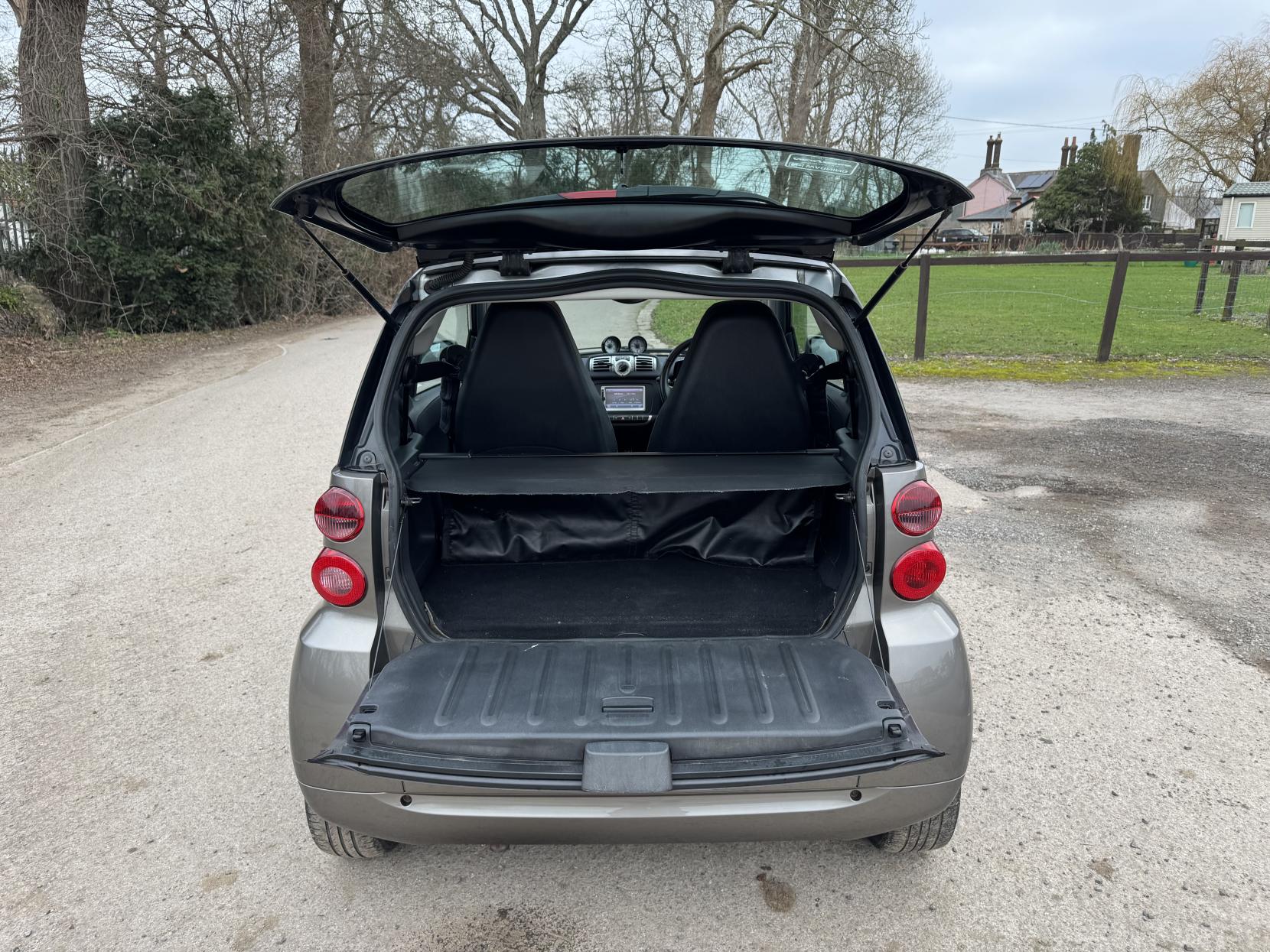 Smart fortwo 0.8 CDI Passion Coupe 2dr Diesel SoftTouch Euro 5 (54 bhp)