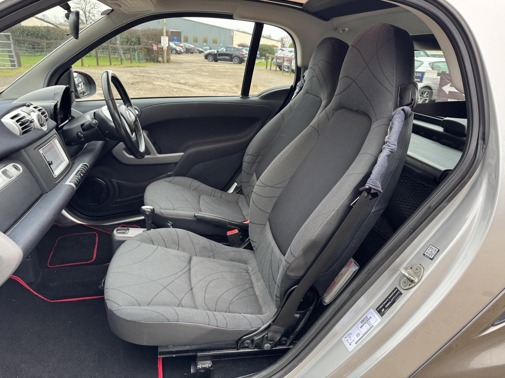 Smart fortwo 0.8 CDI Passion Coupe 2dr Diesel SoftTouch Euro 5 (54 bhp)