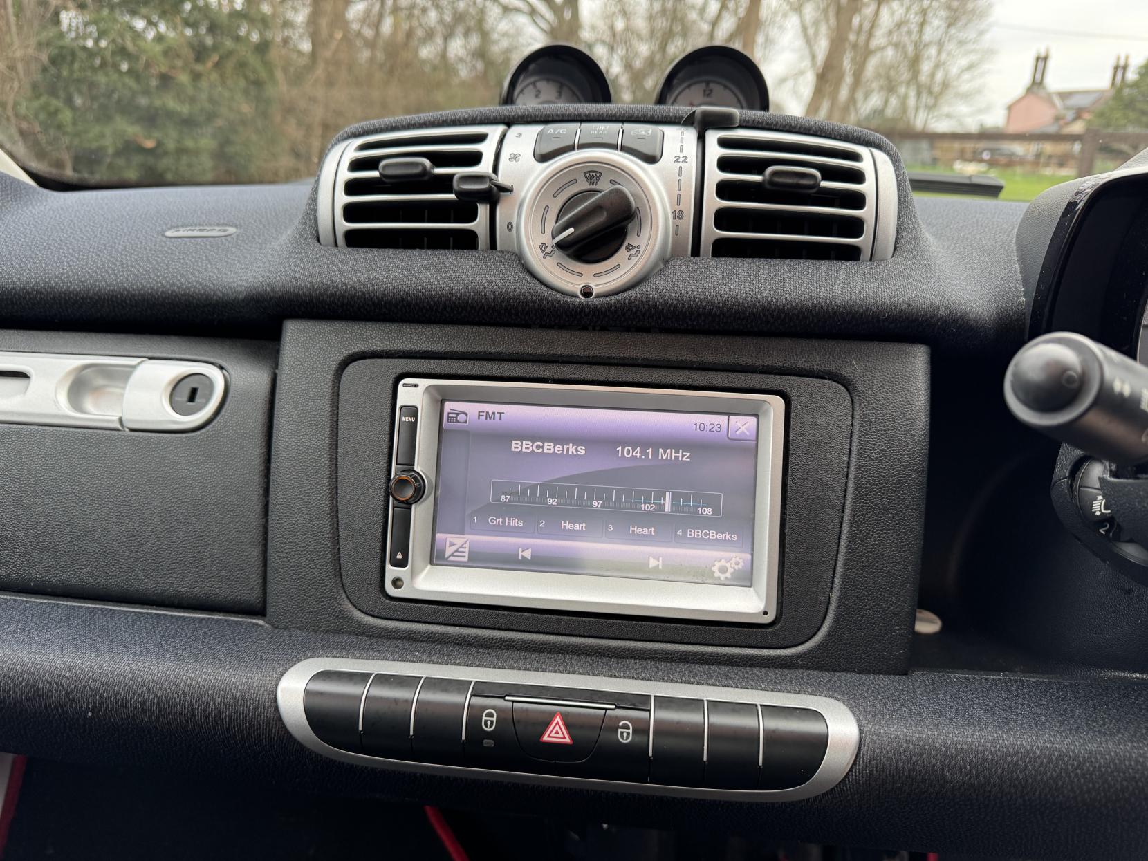 Smart fortwo 0.8 CDI Passion Coupe 2dr Diesel SoftTouch Euro 5 (54 bhp)